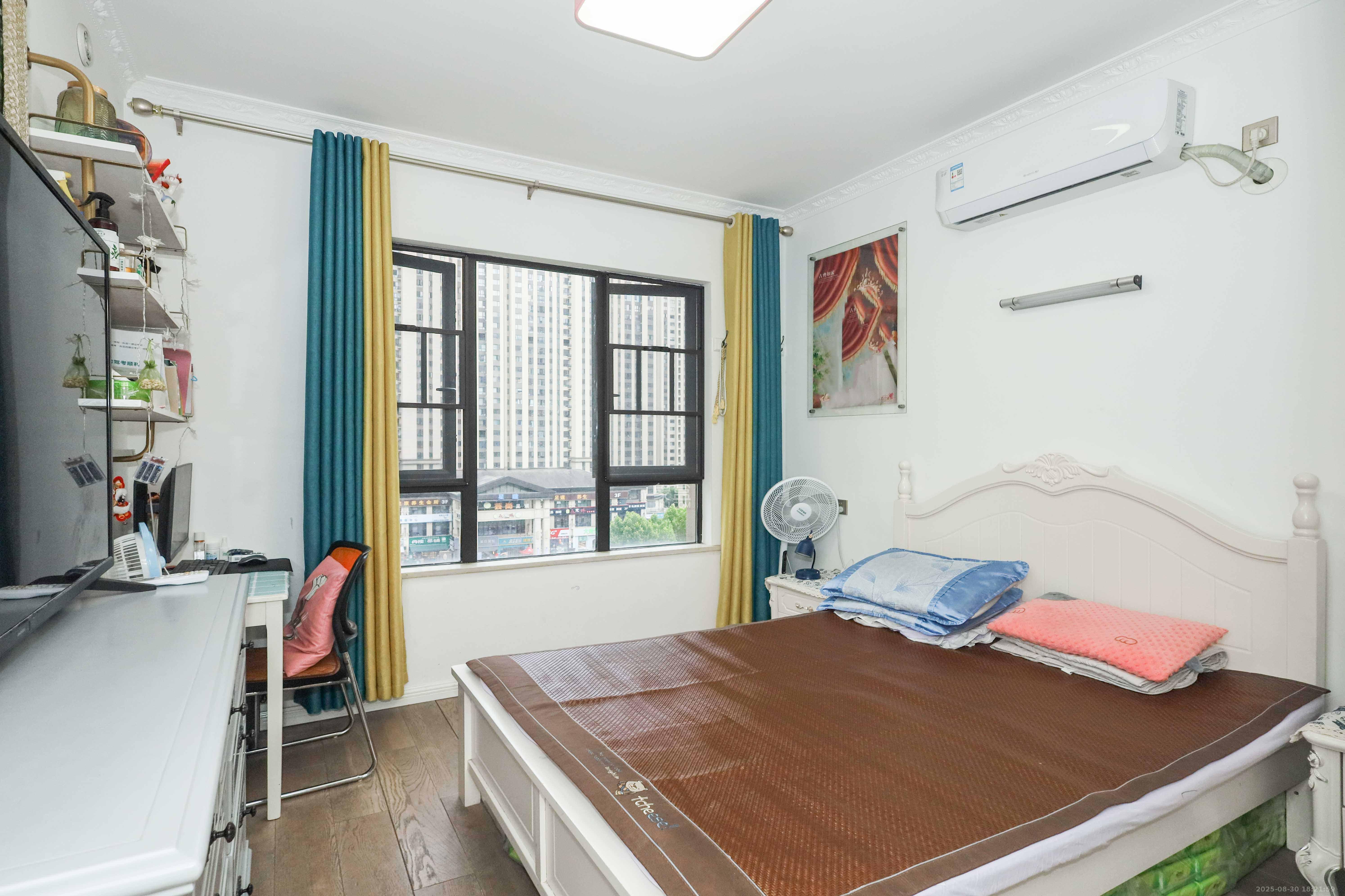 惠天然梅岭国际  3室2厅2卫    140.0万卧室