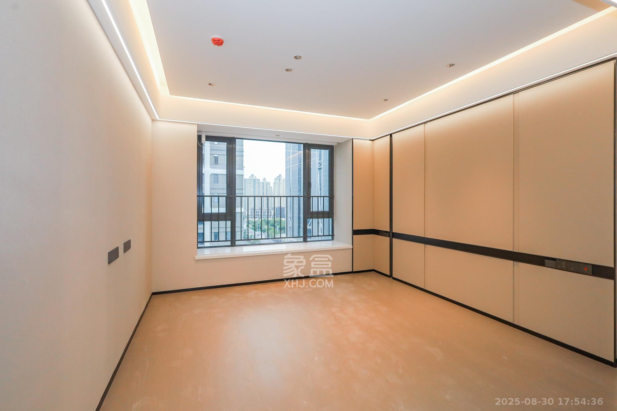 旭辉铂悦湘江  4室2厅3卫    450.0万卧室