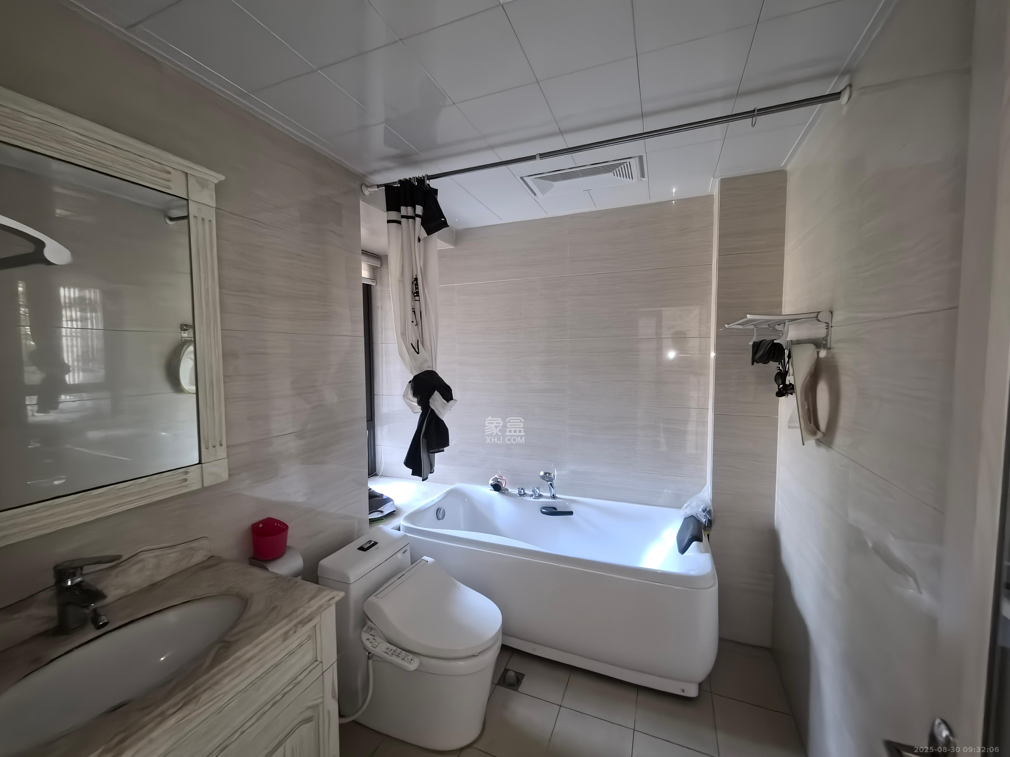 中城丽景香山园  3室2厅2卫    3500.0元/月室内图