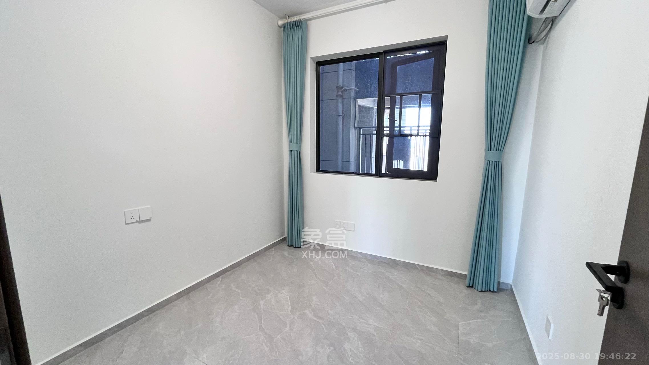 南山梅溪一方  3室2厅2卫    3000.0元/月室内图