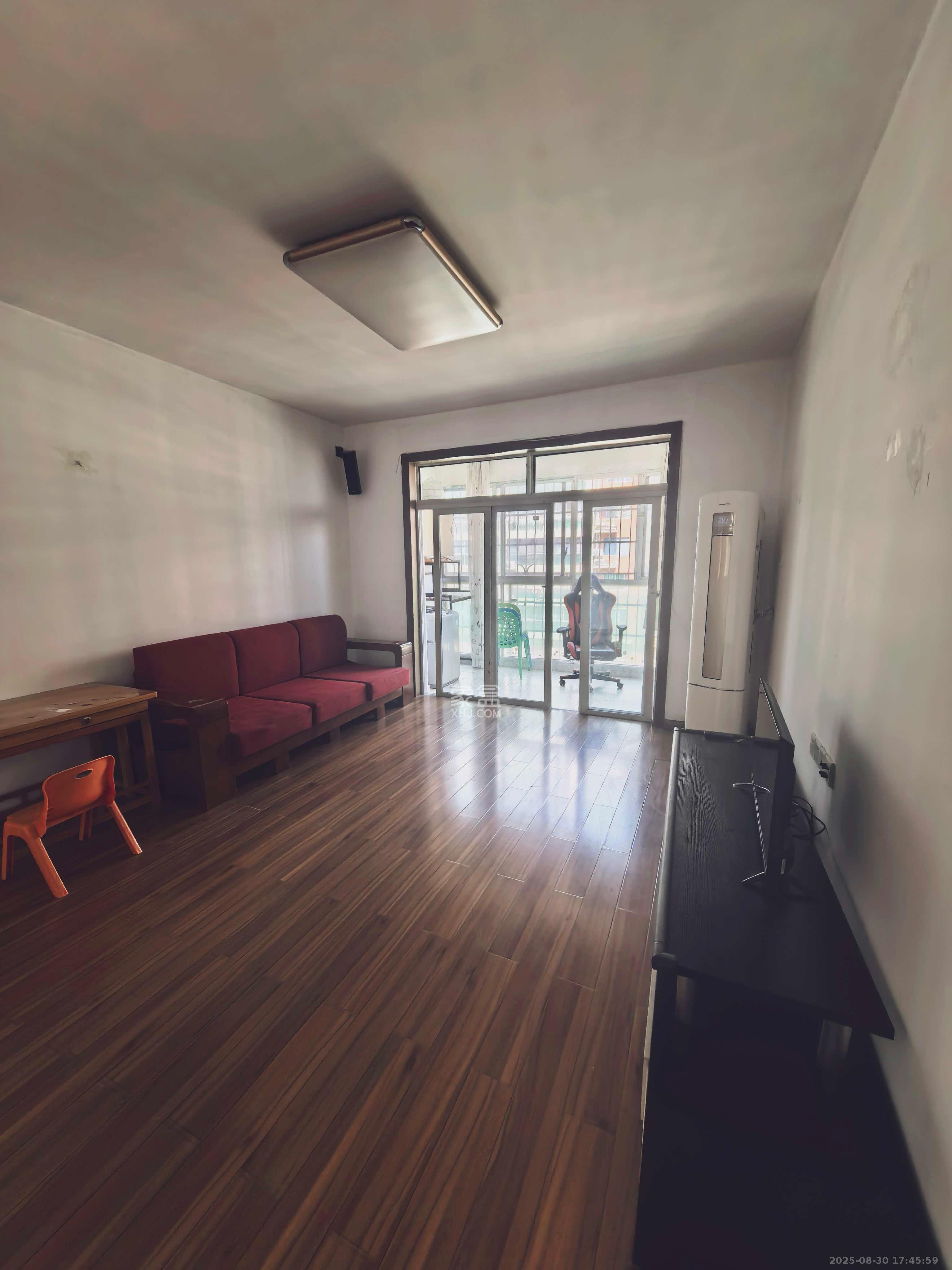 江临天下  2室2厅1卫    2000.0元/月 江临天下  2室2厅1卫    2000.0元/月室内图