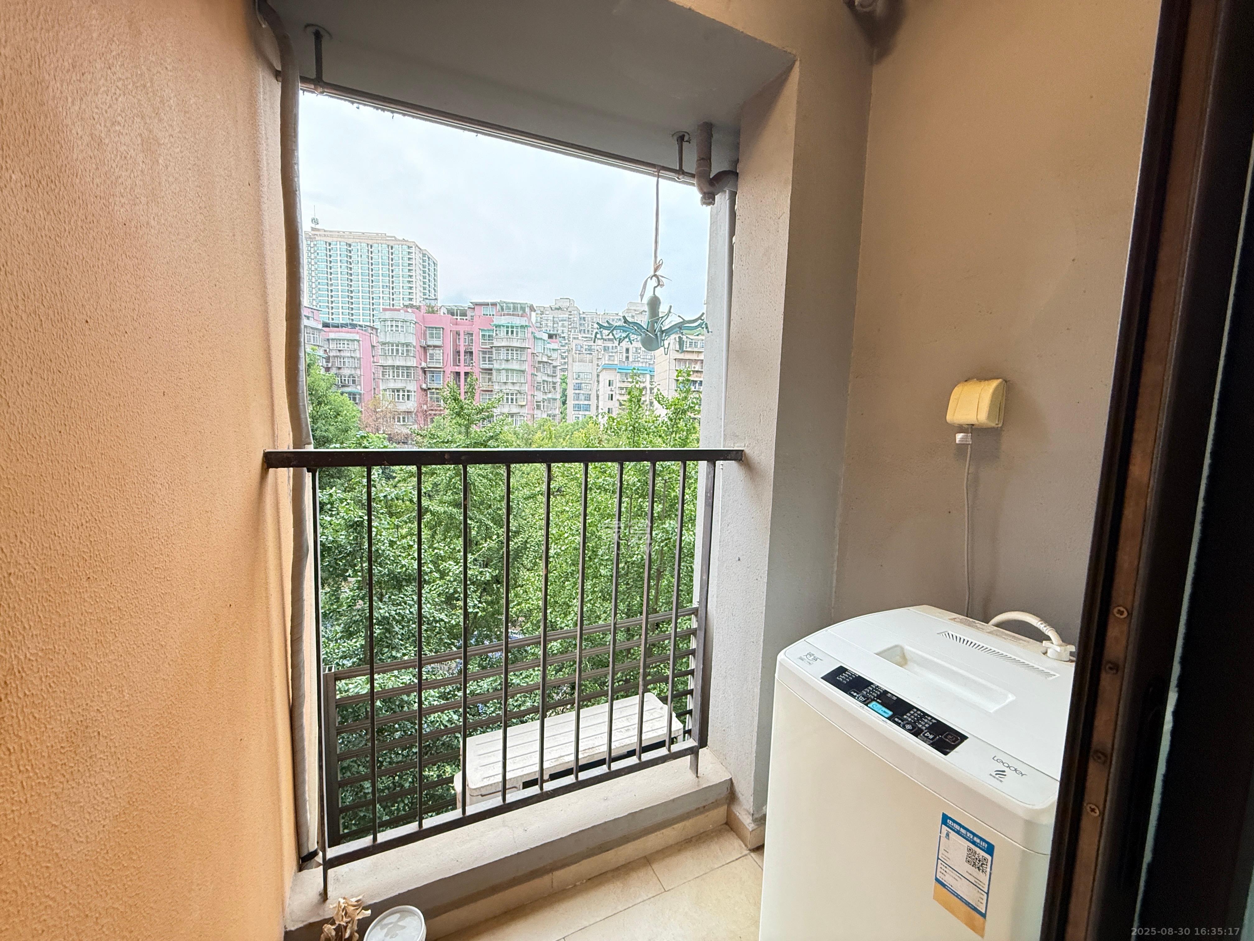 万科金色家园  1室1厅1卫    1400.0元/月室内图