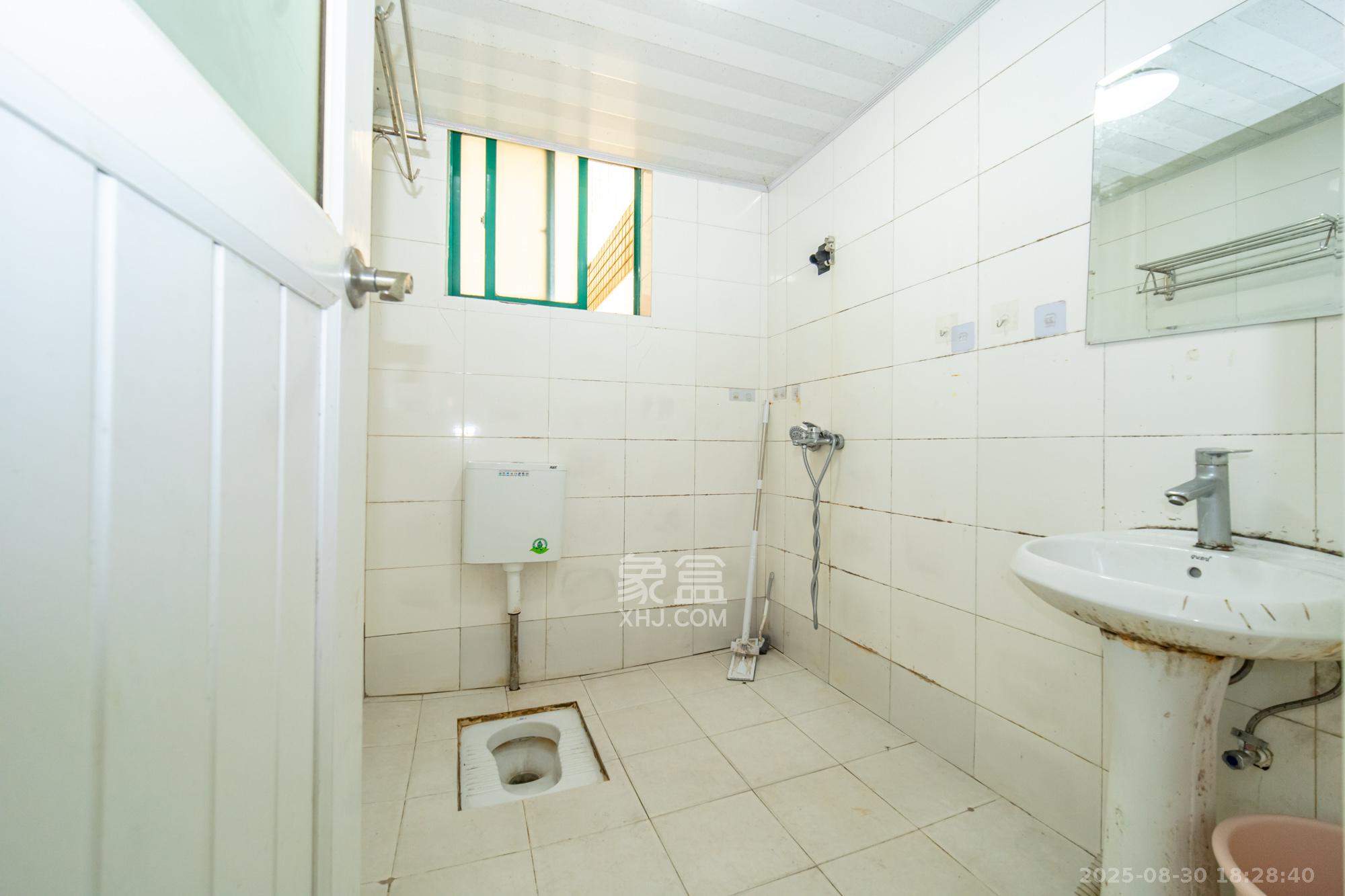 明城公寓  3室2厅1卫    53.0万卫生间