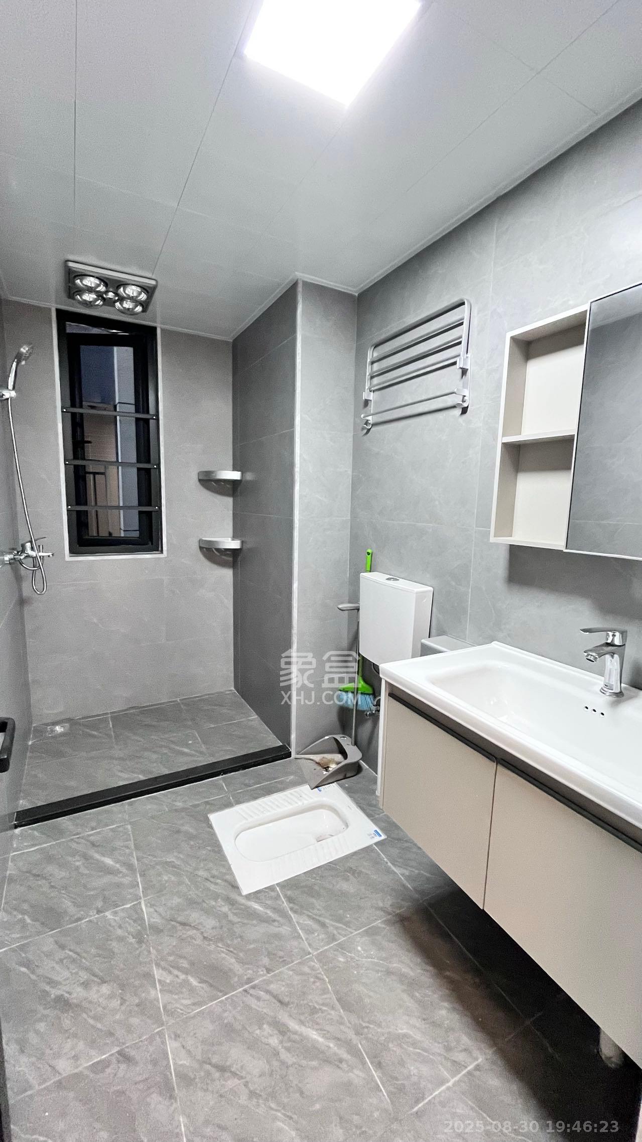 南山梅溪一方  3室2厅2卫    3000.0元/月室内图