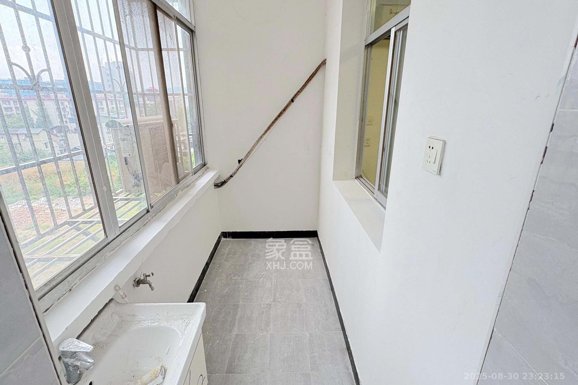 东文庙坪 2室1厅1卫 65.0万 东文庙坪 2室1厅1卫 65.0万阳台