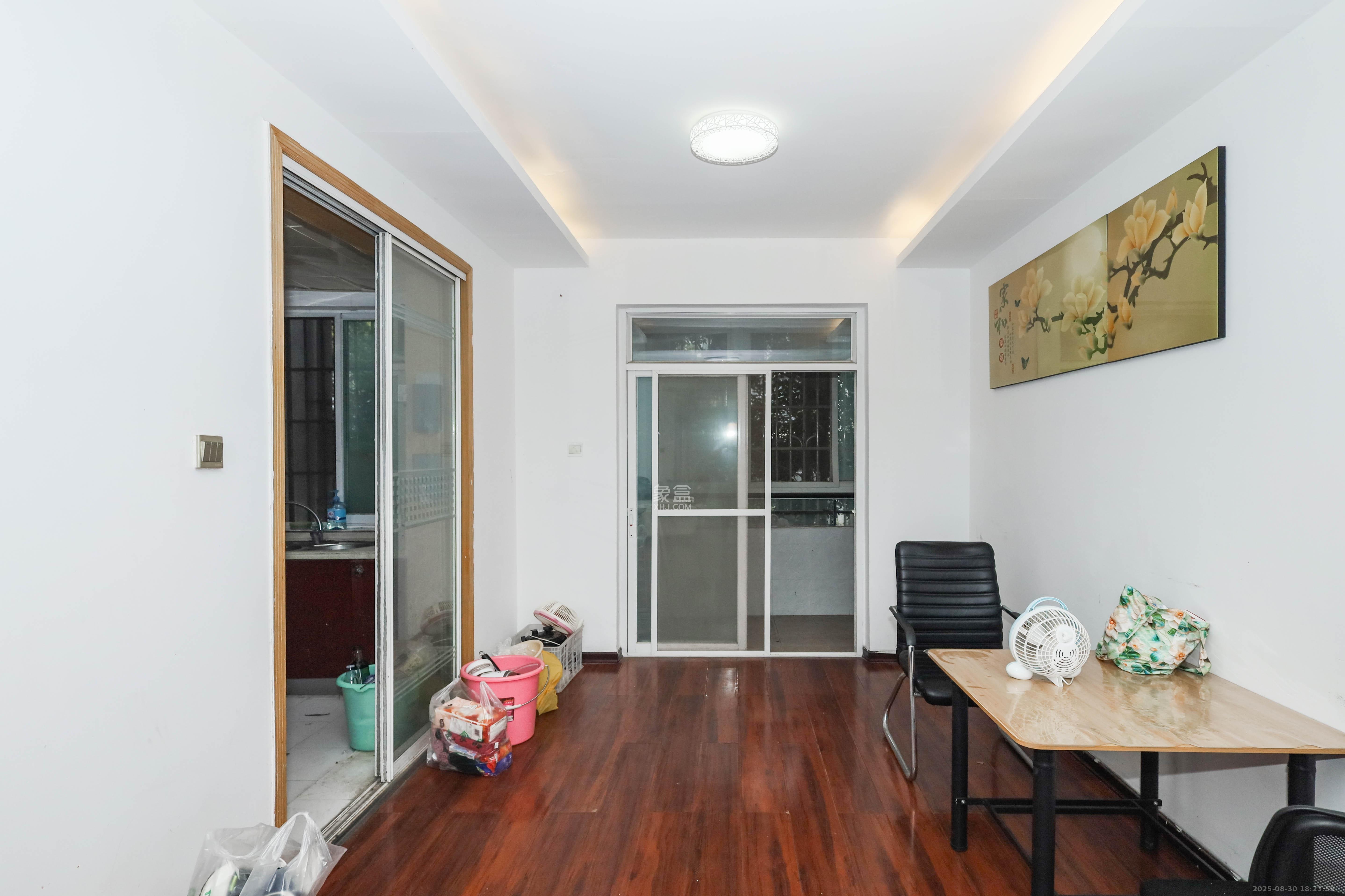 山水英伦  2室2厅1卫    59.0万客厅