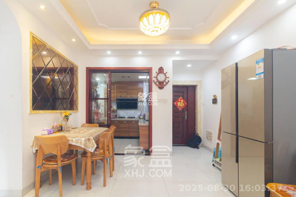 辉煌国际城二期  3室2厅1卫    2700.0元/月室内图