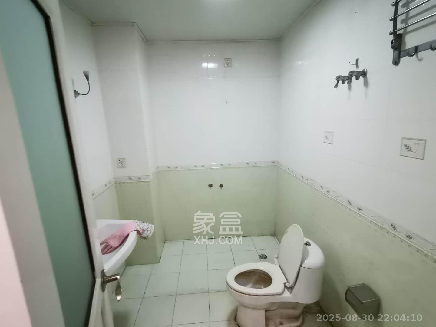 省水院宿舍 3室2厅1卫 3500.0元/月 省水院宿舍 3室2厅1卫 3500.0元/月室内图