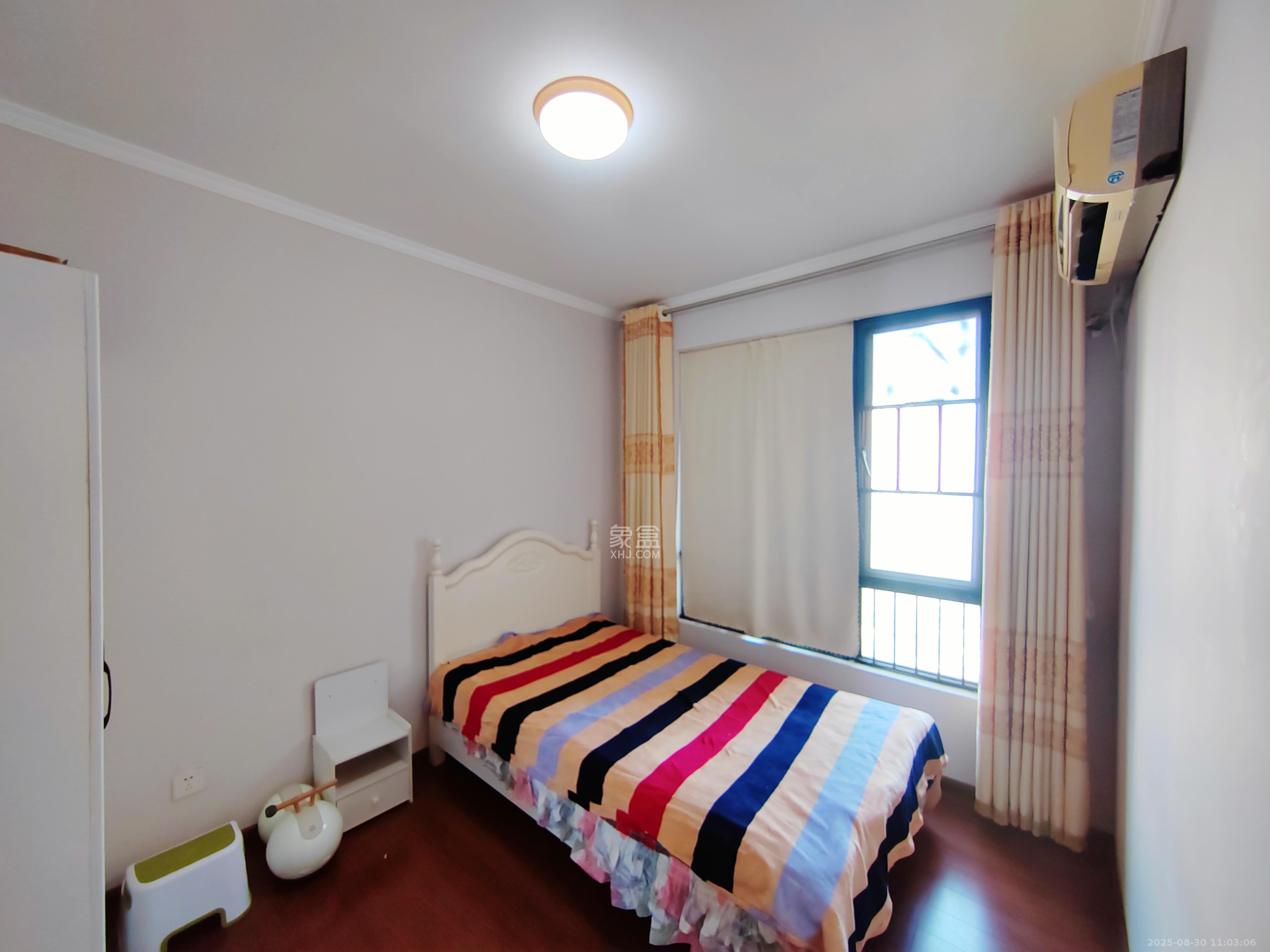 万科城  3室1厅1卫    2400.0元/月 万科城  3室1厅1卫    2400.0元/月室内图