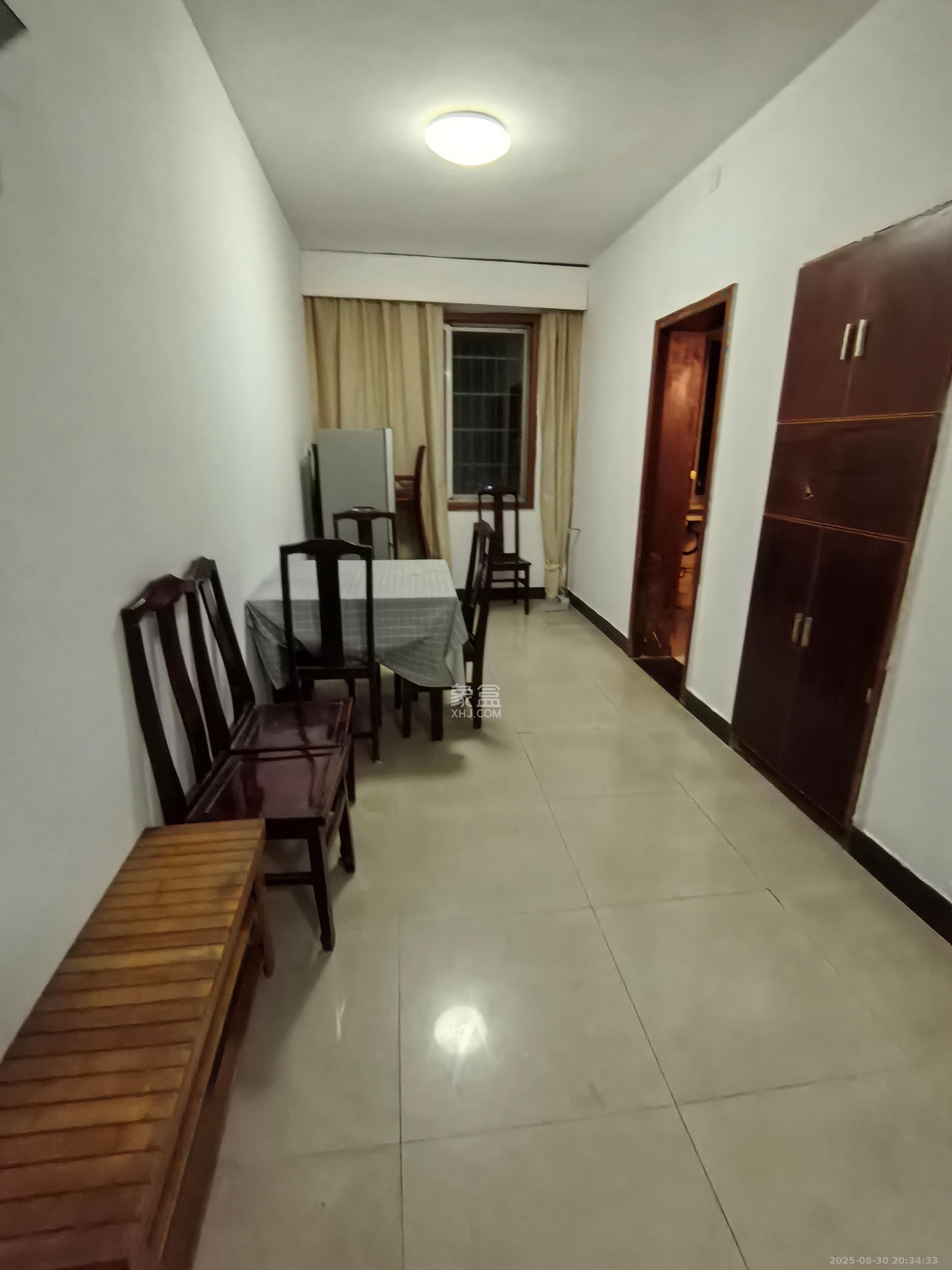 中南汽车世界 2室1厅1卫 1300.0元/月 中南汽车世界 2室1厅1卫 1300.0元/月室内图