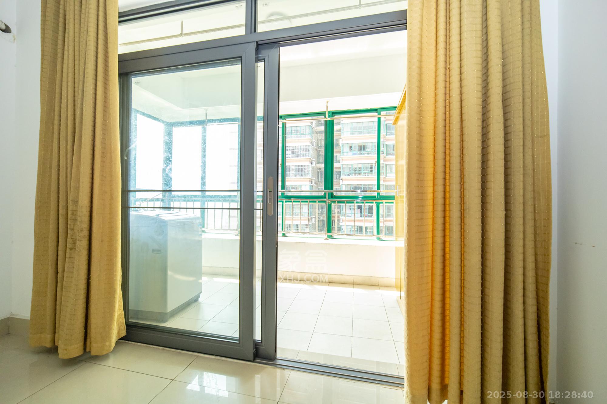 明城公寓  3室2厅1卫    53.0万阳台