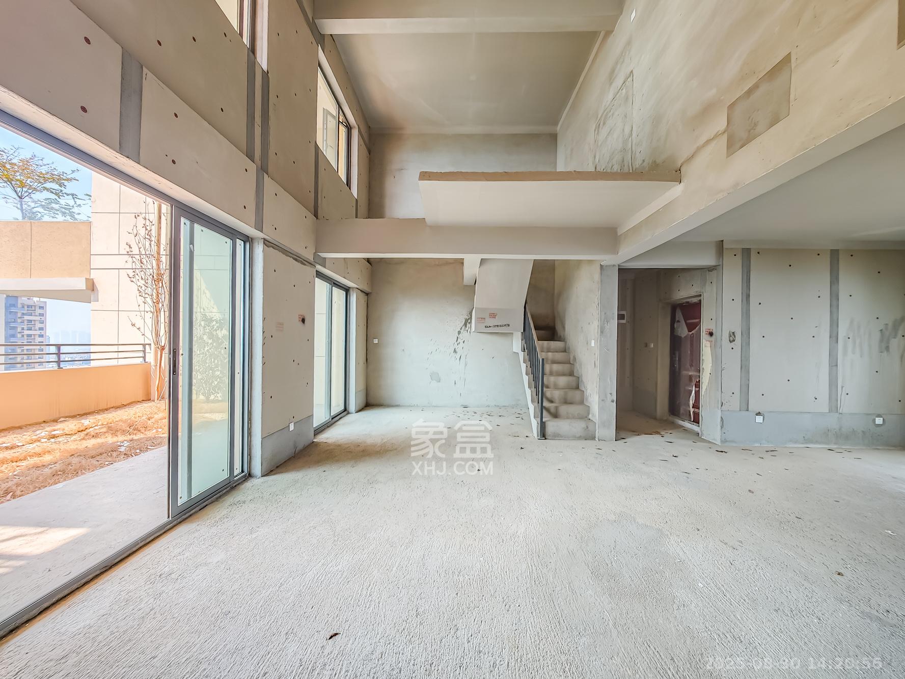 上置绿洲雅宾利 4室2厅2卫 135.0万 上置绿洲雅宾利 4室2厅2卫 135.0万客厅