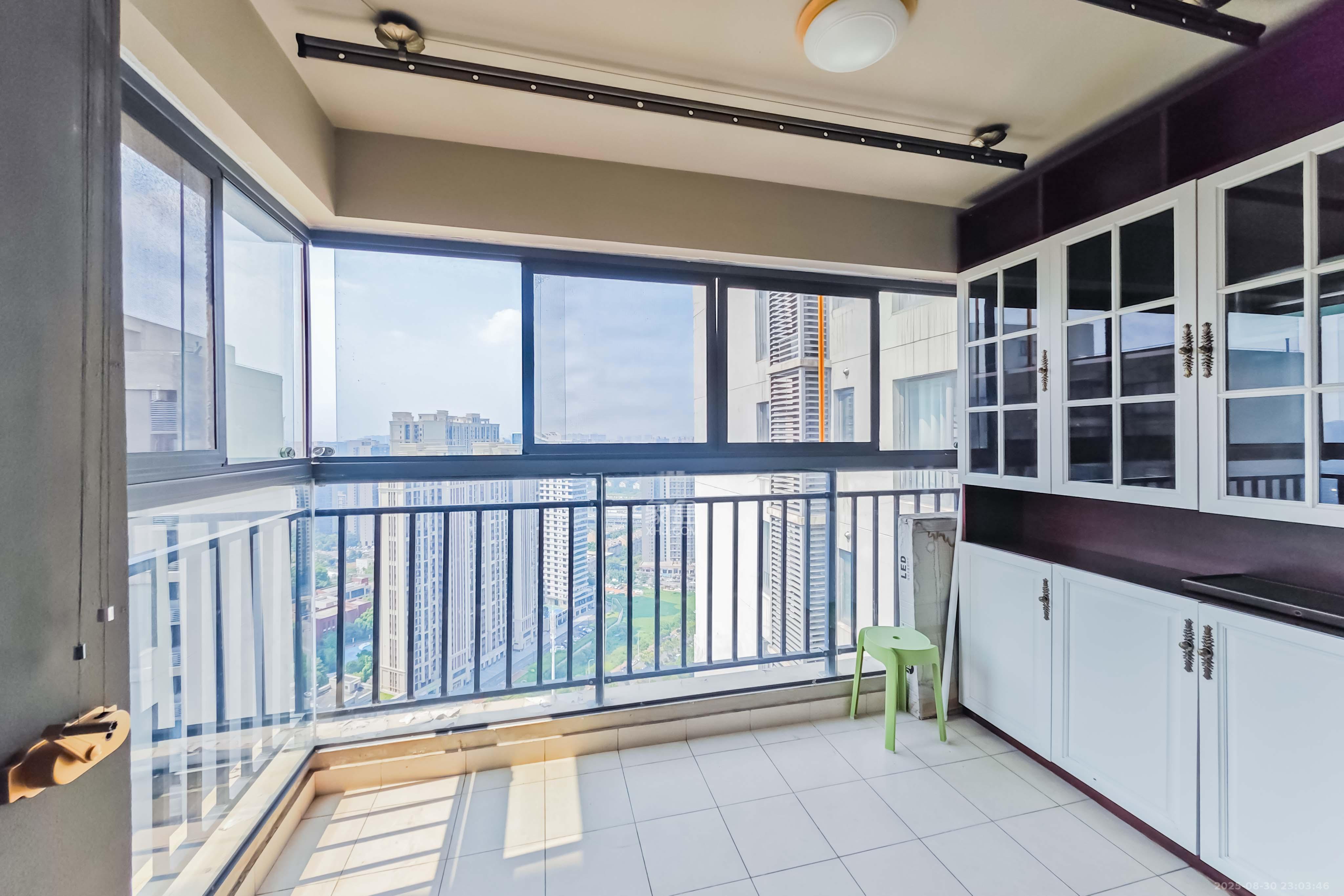 万科金域华府三四期  4室2厅2卫    122.0万 万科金域华府三四期  4室2厅2卫    122.0万其他