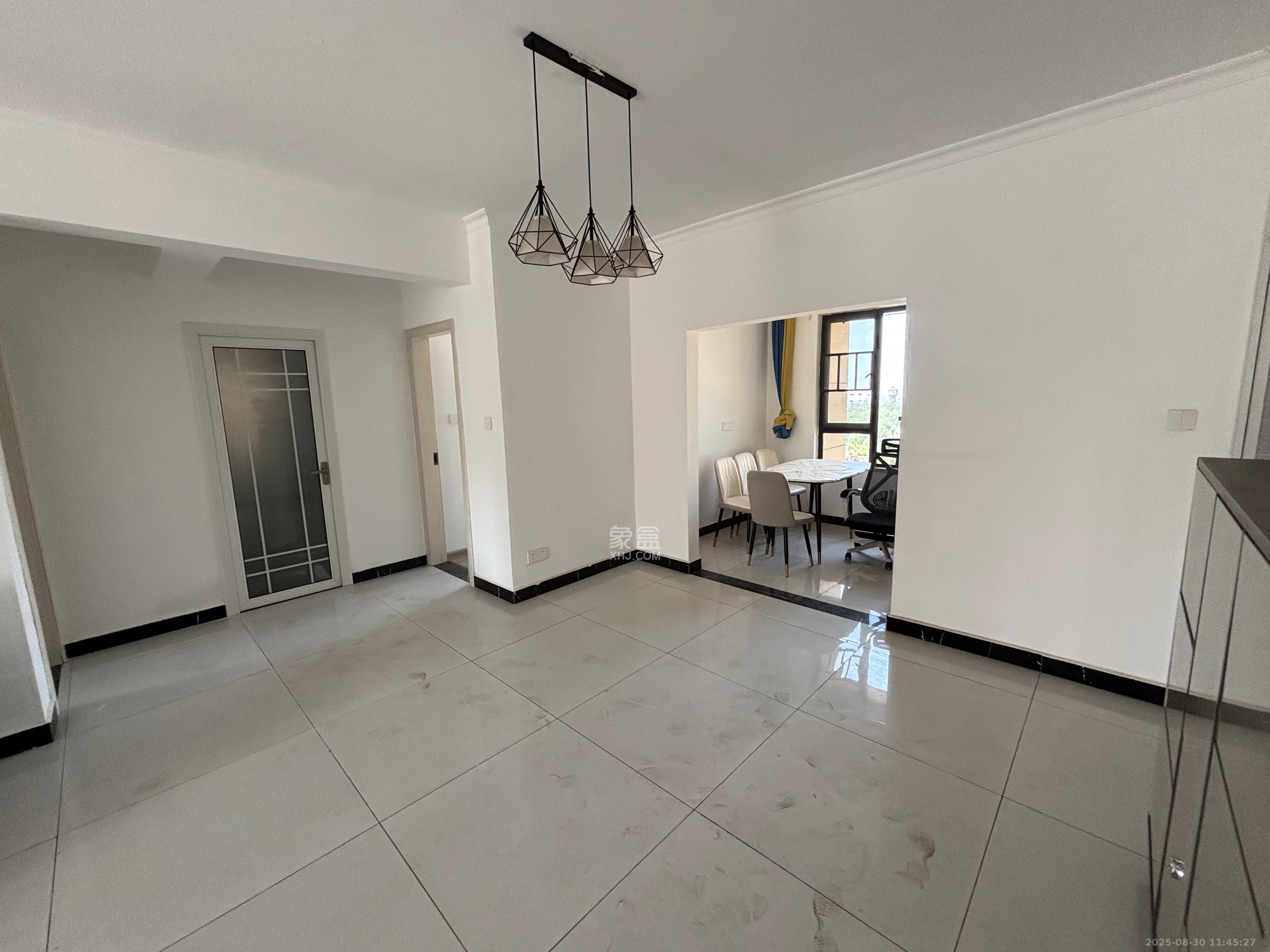 绿地海外滩二期 3室2厅2卫 2300.0元/月 绿地海外滩二期 3室2厅2卫 2300.0元/月室内图