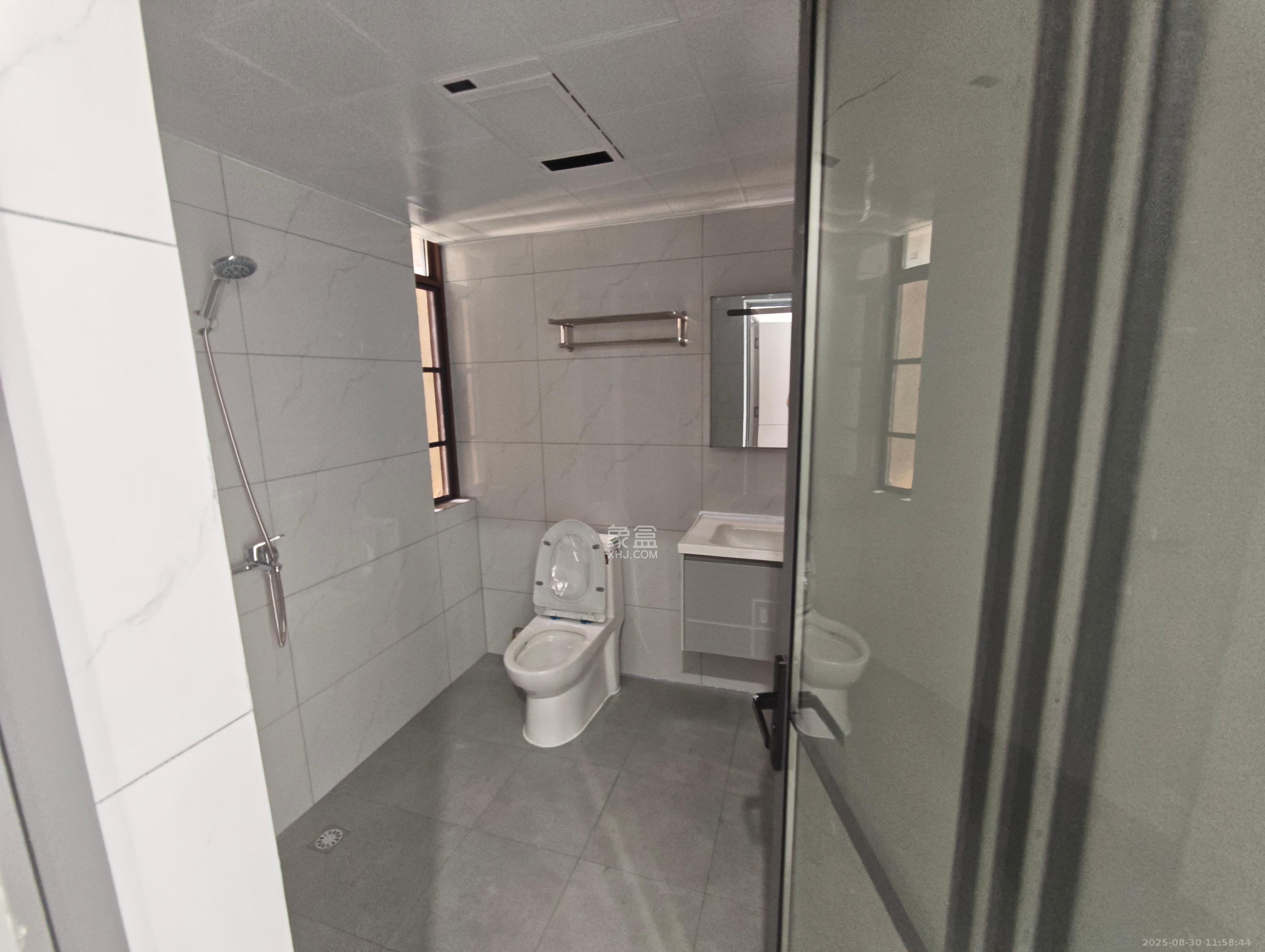 长龙湾  4室2厅2卫    2600.0元/月室内图