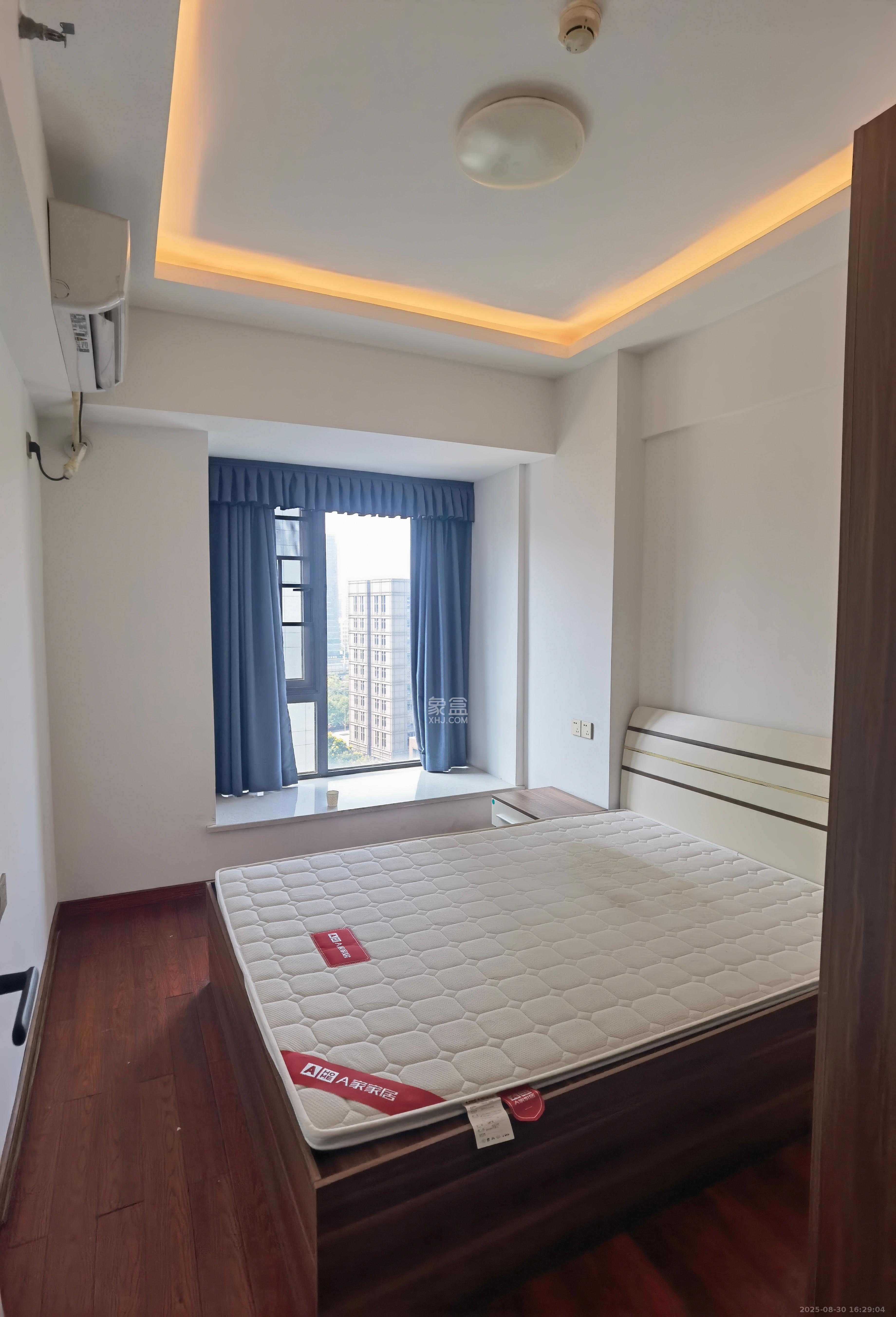 复地星光天地  1室1厅1卫    2000.0元/月室内图