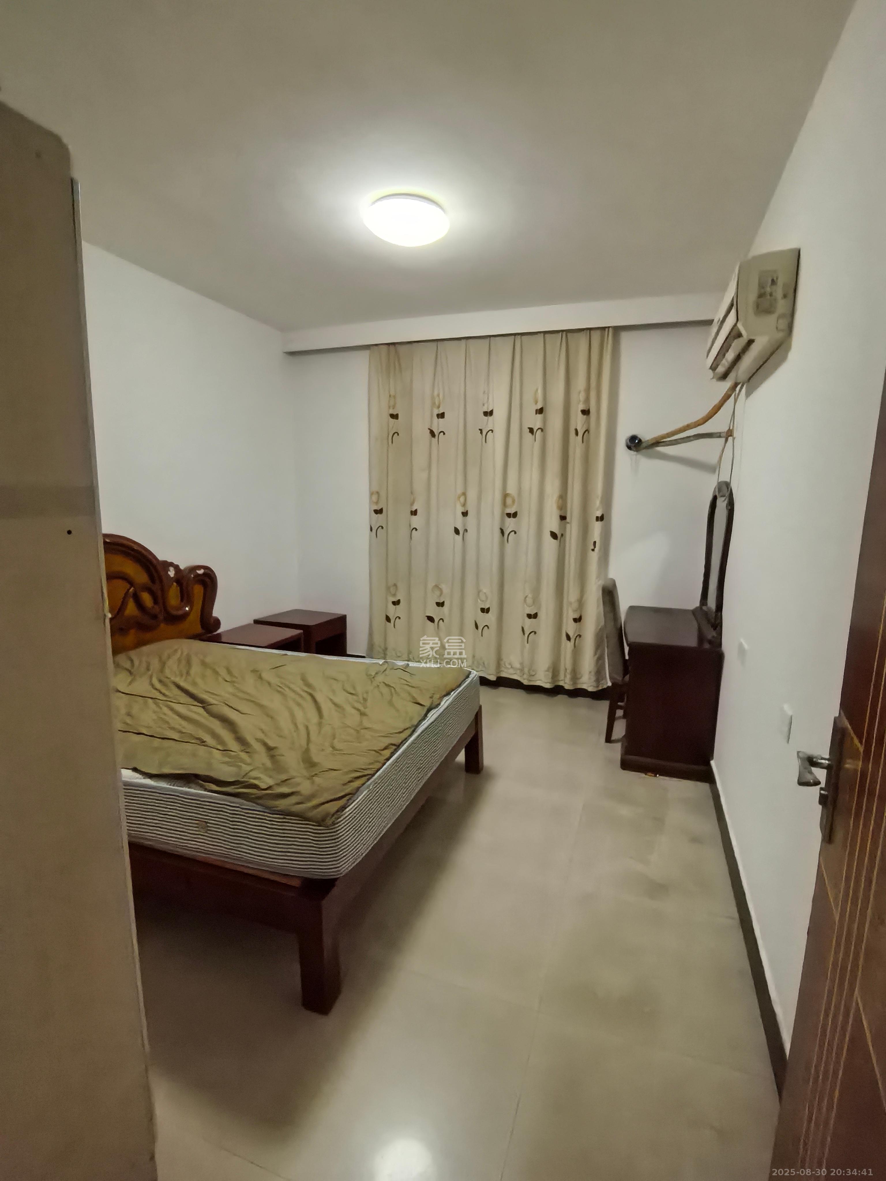 中南汽车世界 2室1厅1卫 1300.0元/月 中南汽车世界 2室1厅1卫 1300.0元/月室内图