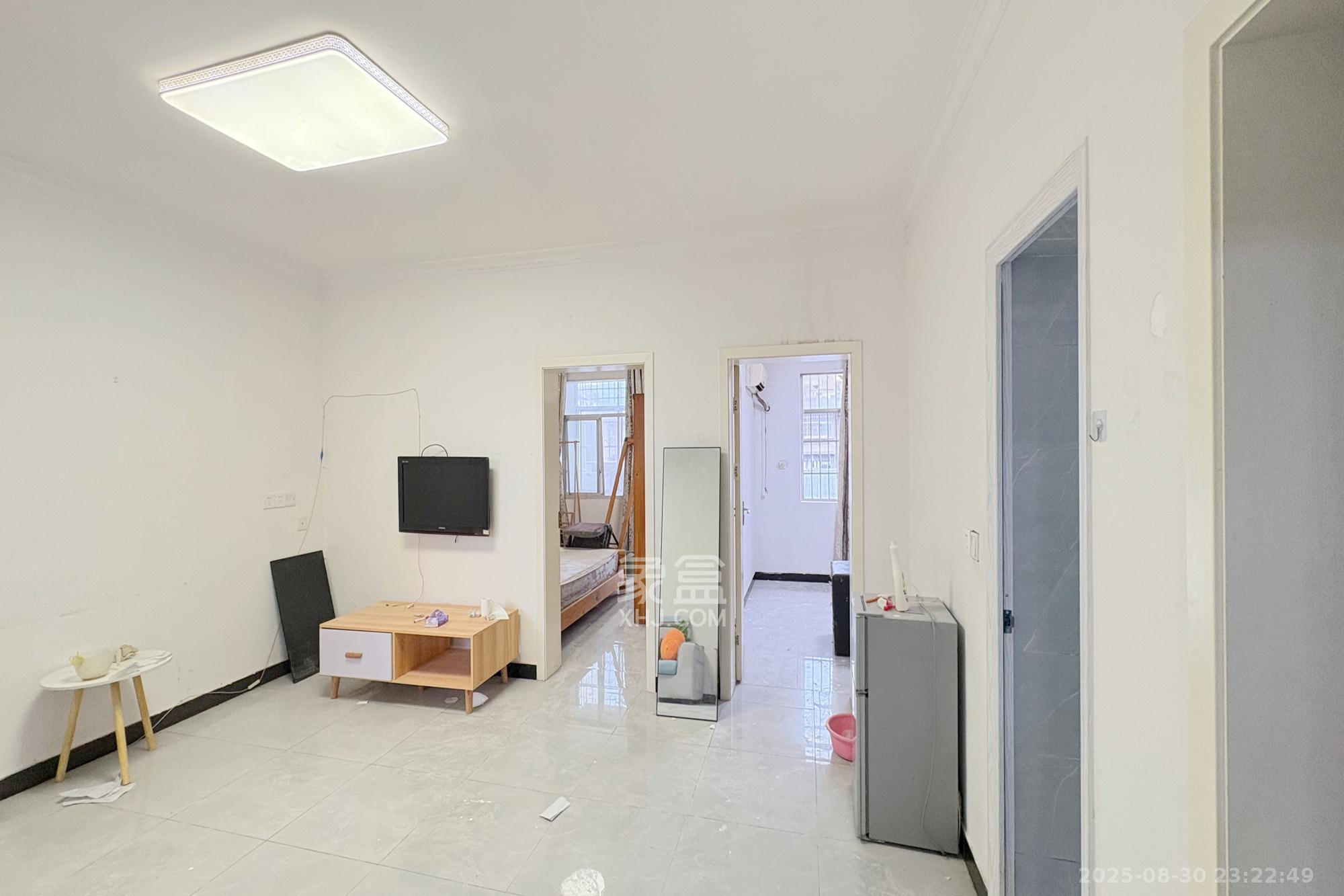 东文庙坪 2室1厅1卫 65.0万 东文庙坪 2室1厅1卫 65.0万客厅