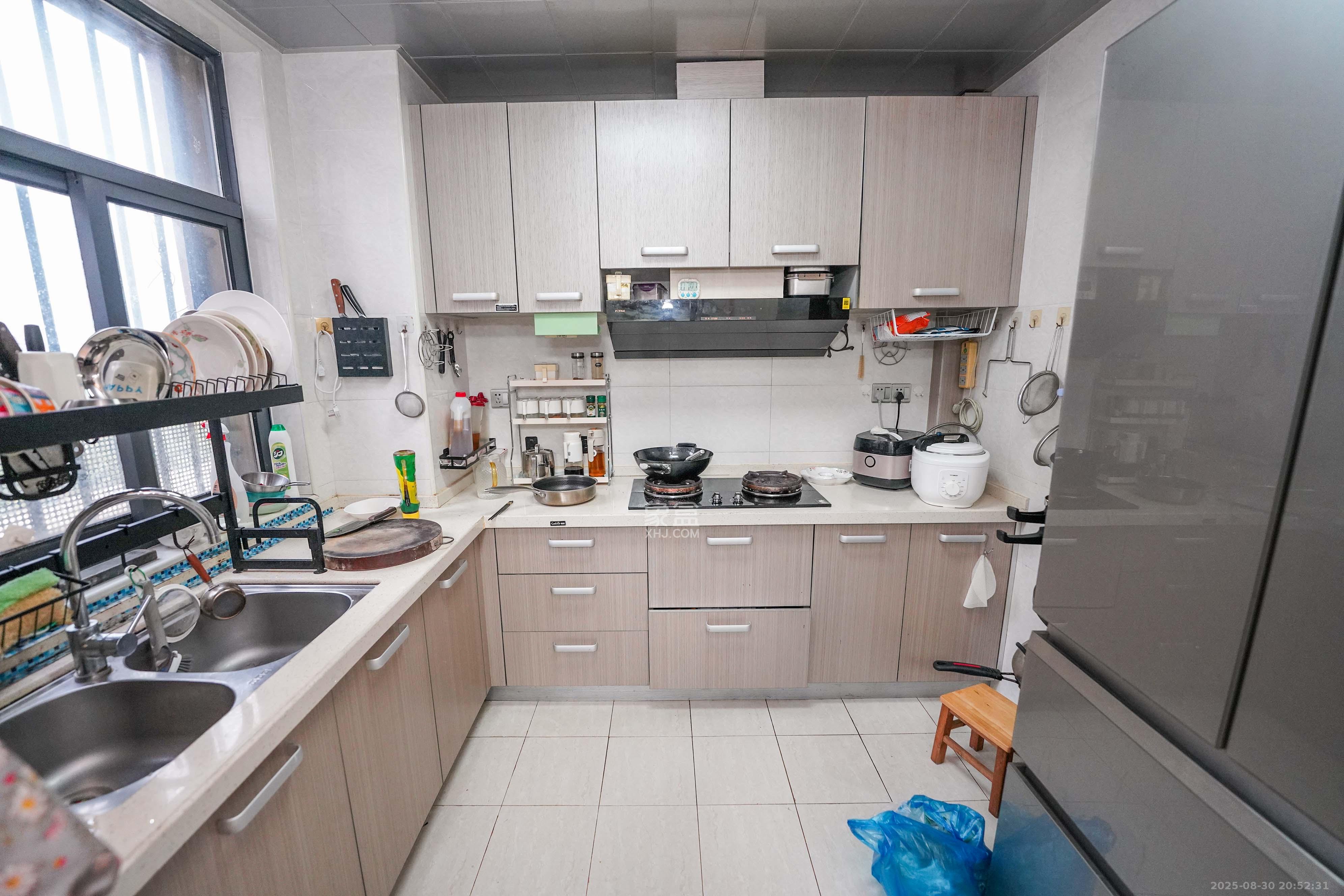 五矿格澜郡 3室2厅2卫 96.0万 五矿格澜郡 3室2厅2卫 96.0万厨房