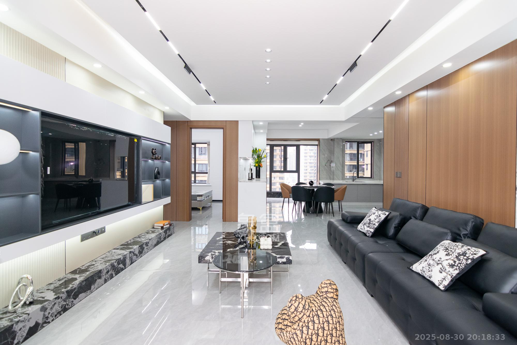 三润城（三润星城）  4室2厅2卫    129.8万客厅