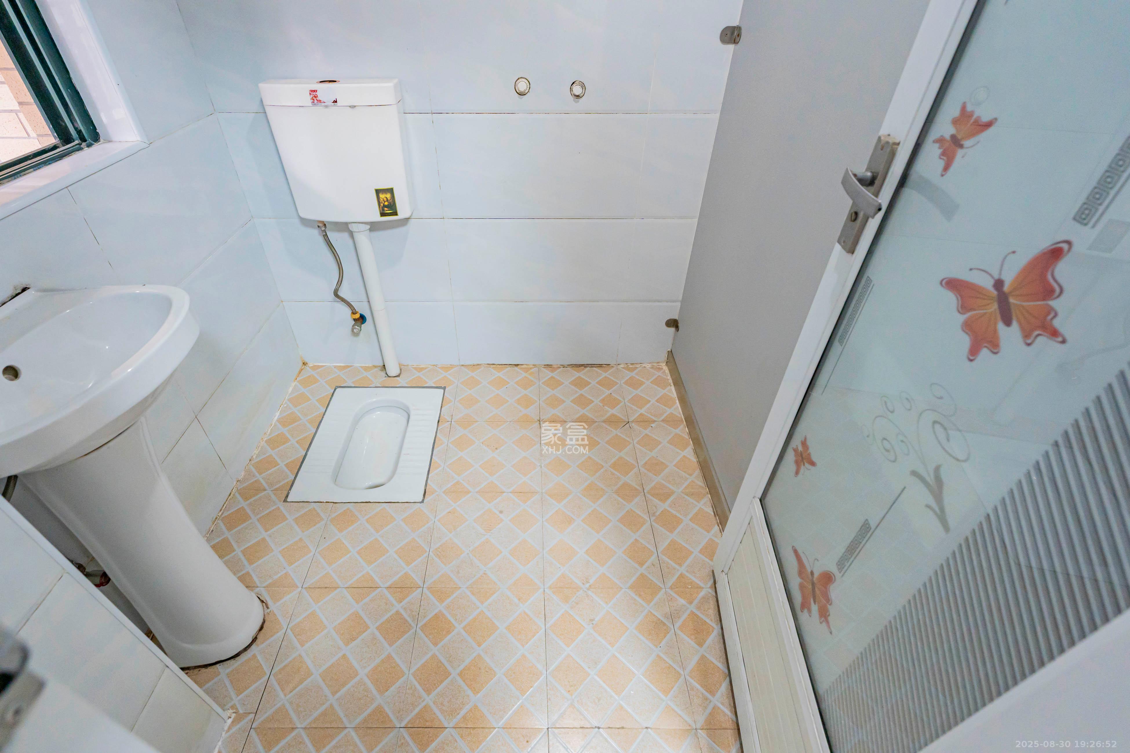 财富名园 3室2厅2卫 110.0万 财富名园 3室2厅2卫 110.0万卫生间