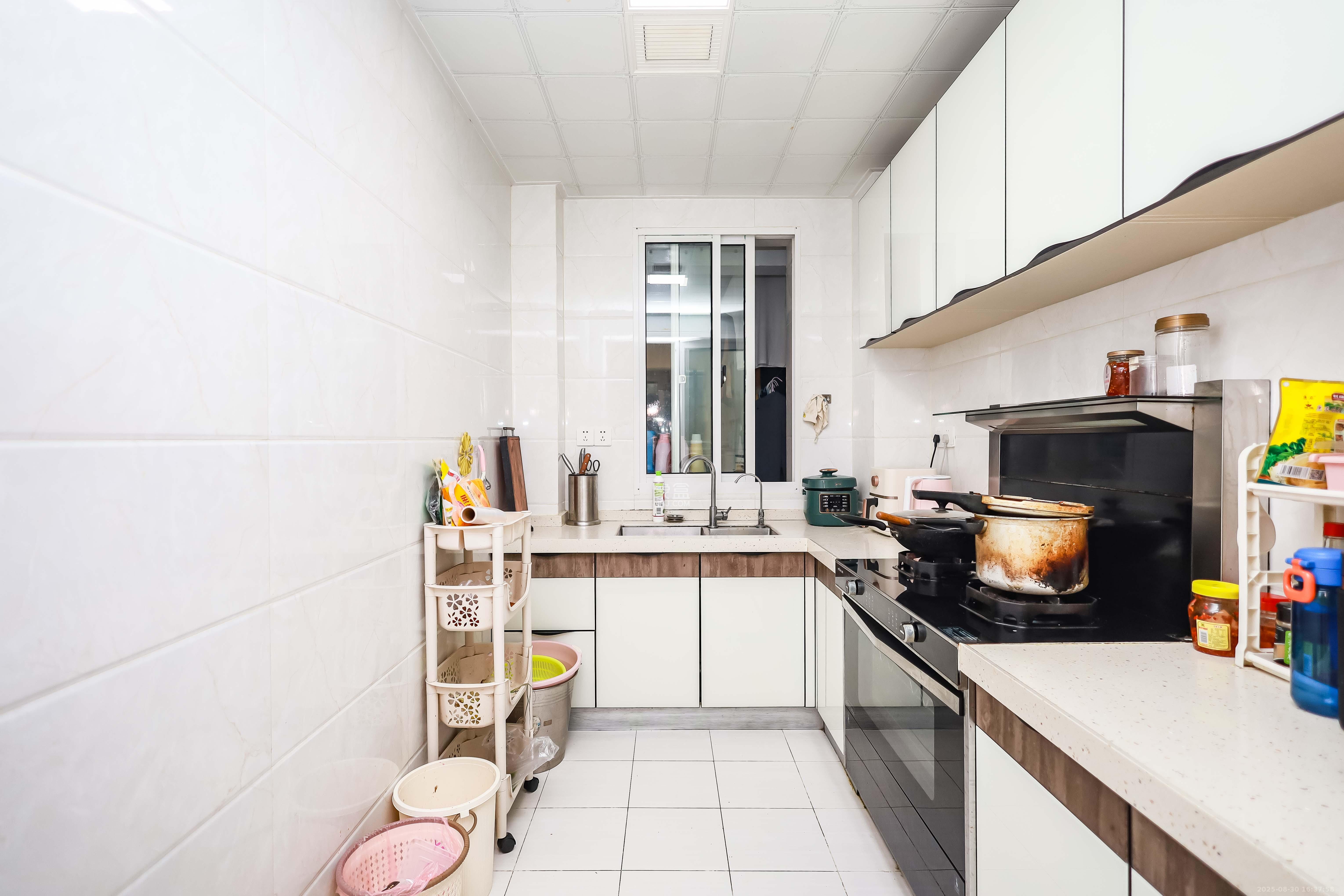 天麓尚层  4室2厅1卫    96.0万厨房