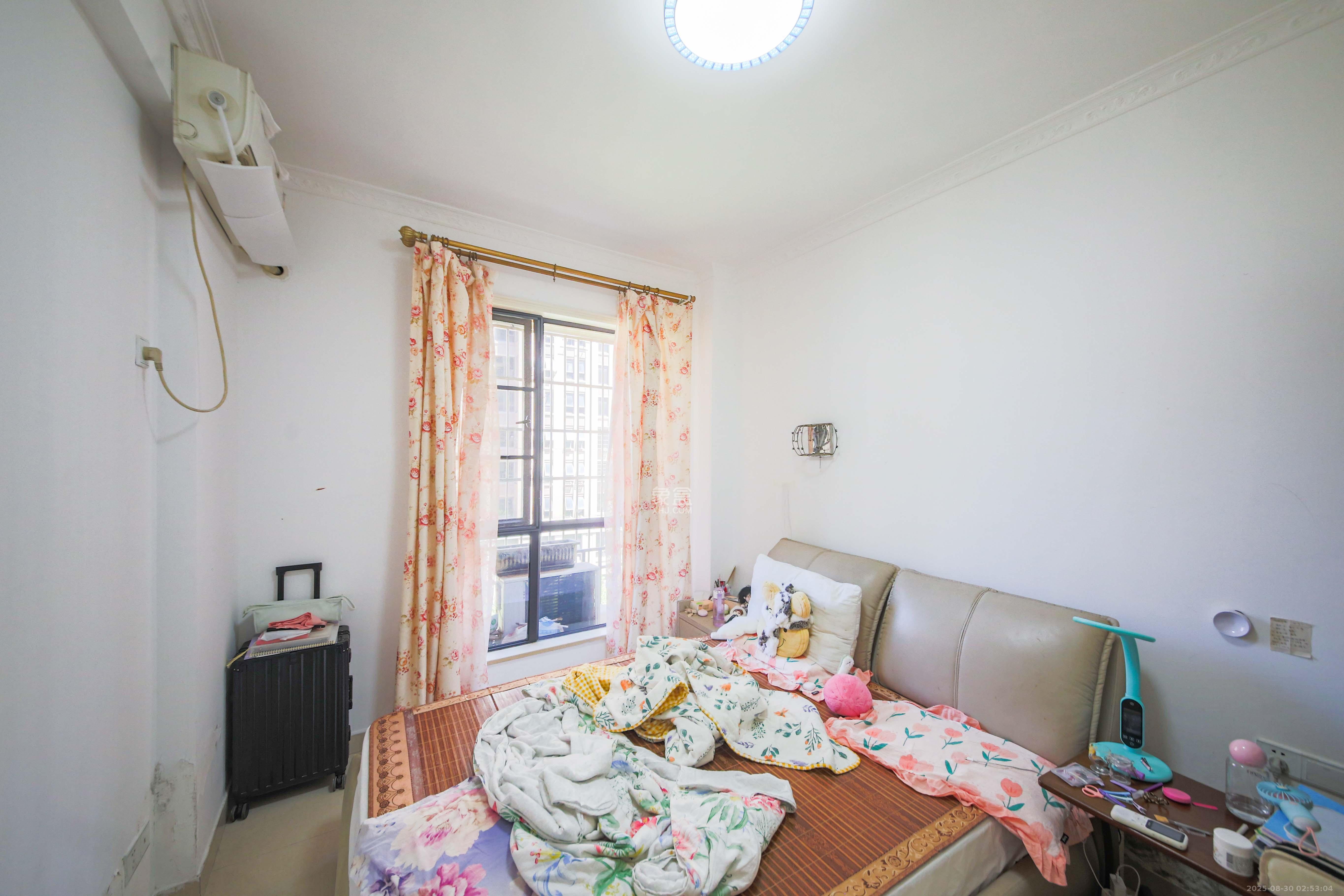 康斯丹郡（融程领秀佳园）  3室2厅1卫    69.0万卧室