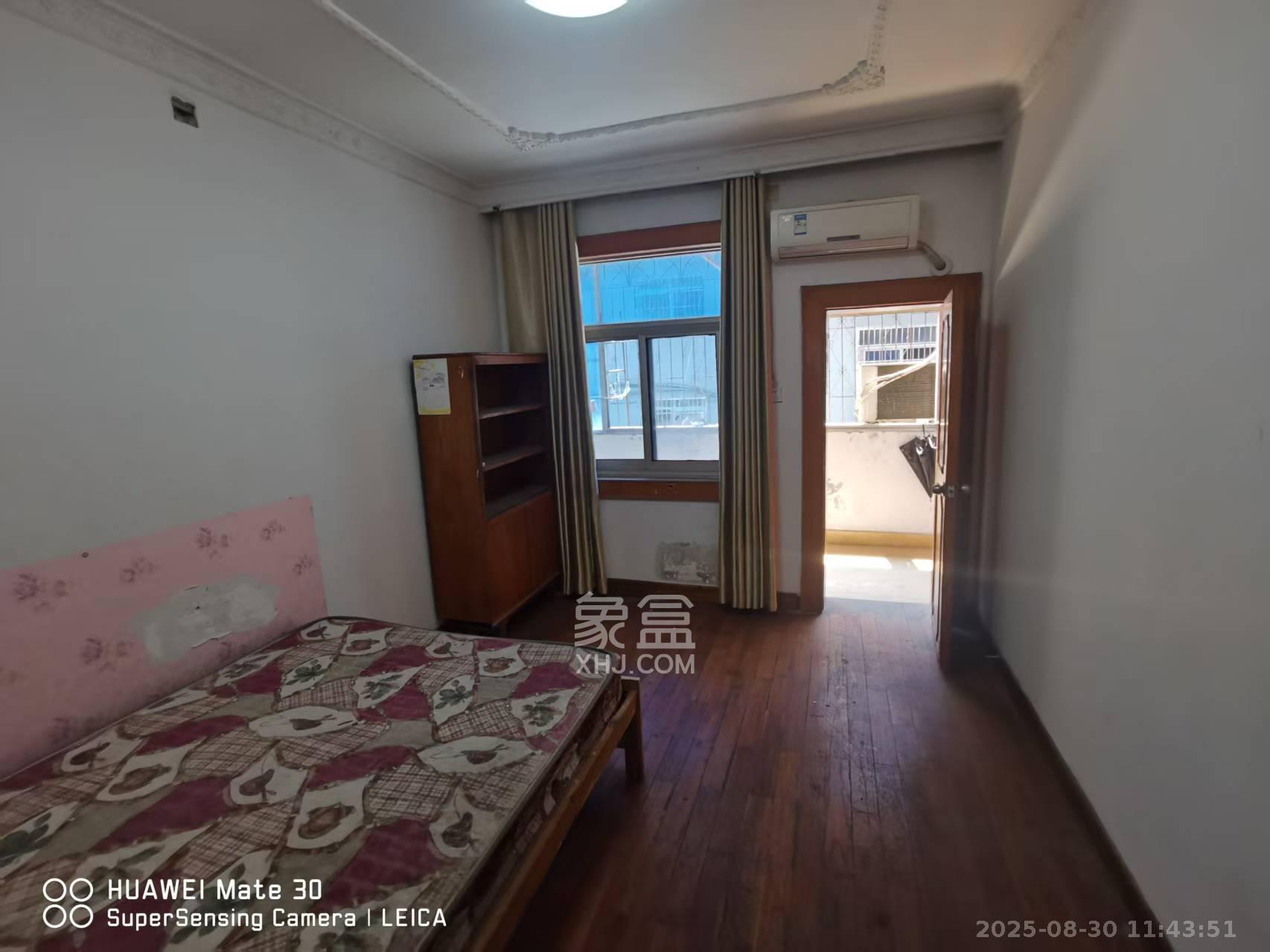 三泰街散盘  3室2厅1卫    2000.0元/月室内图