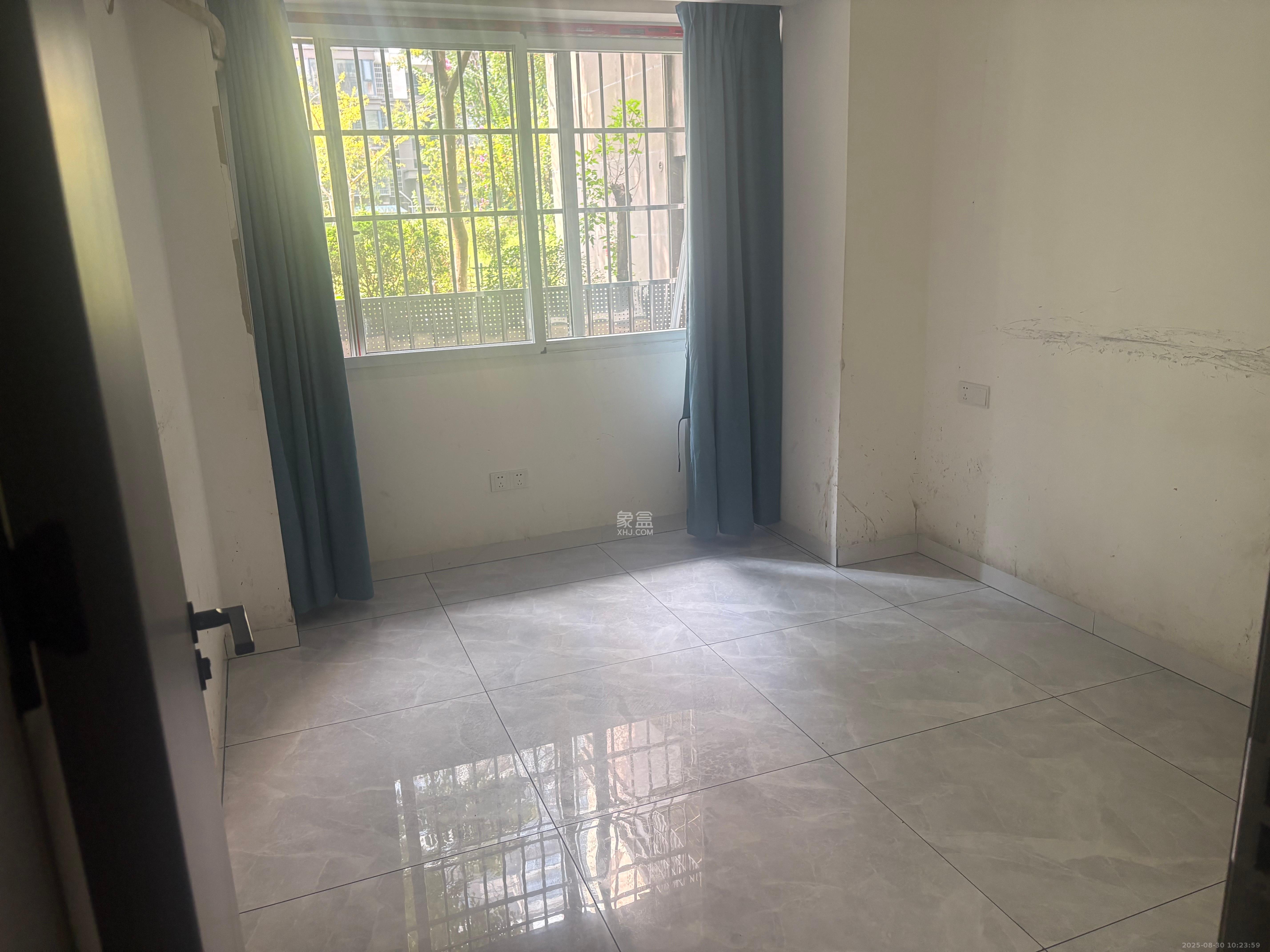 桥头家苑一期  4室2厅2卫    3000.0元/月室内图