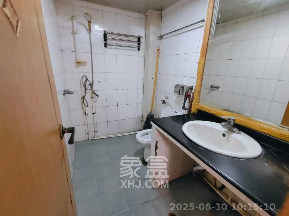 坡子街综合楼  2室1厅1卫    2500.0元/月 坡子街综合楼  2室1厅1卫    2500.0元/月室内图