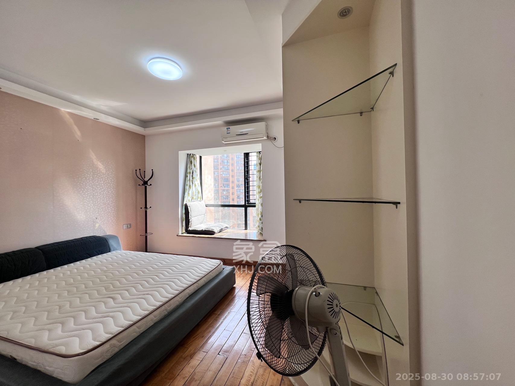 麓谷明珠 1室2厅1卫 2500.0元/月 麓谷明珠 1室2厅1卫 2500.0元/月室内图