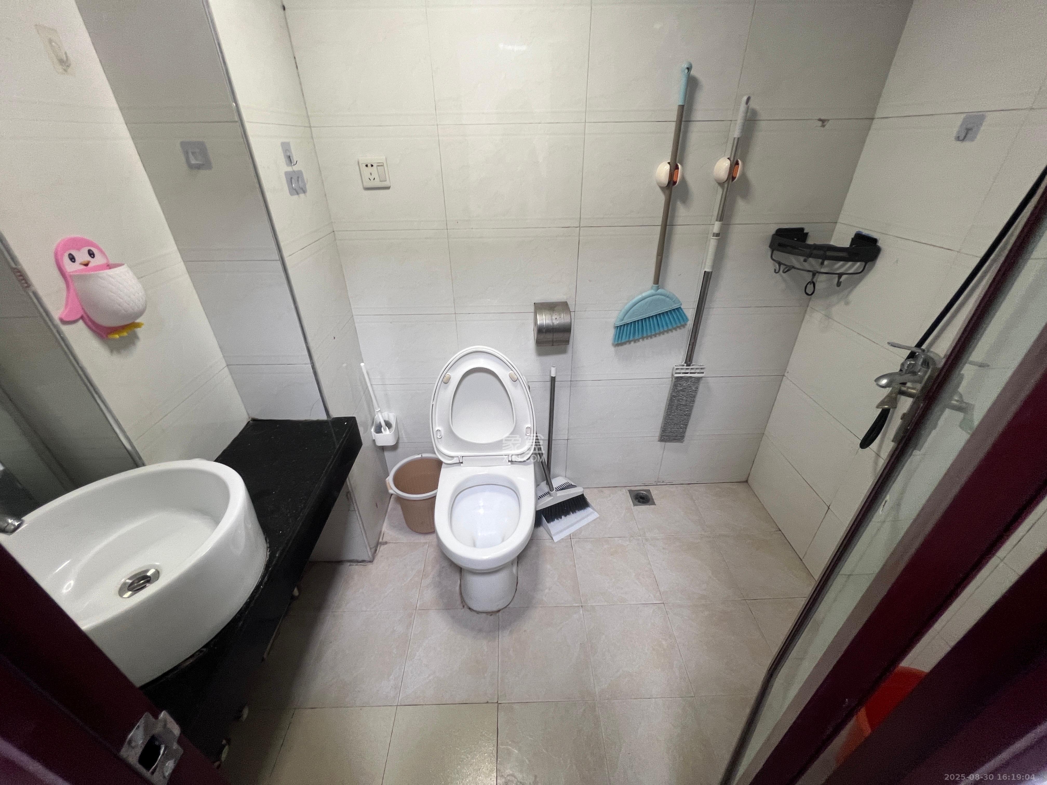 名富公寓 1室1厅1卫 1600.0元/月 名富公寓 1室1厅1卫 1600.0元/月室内图