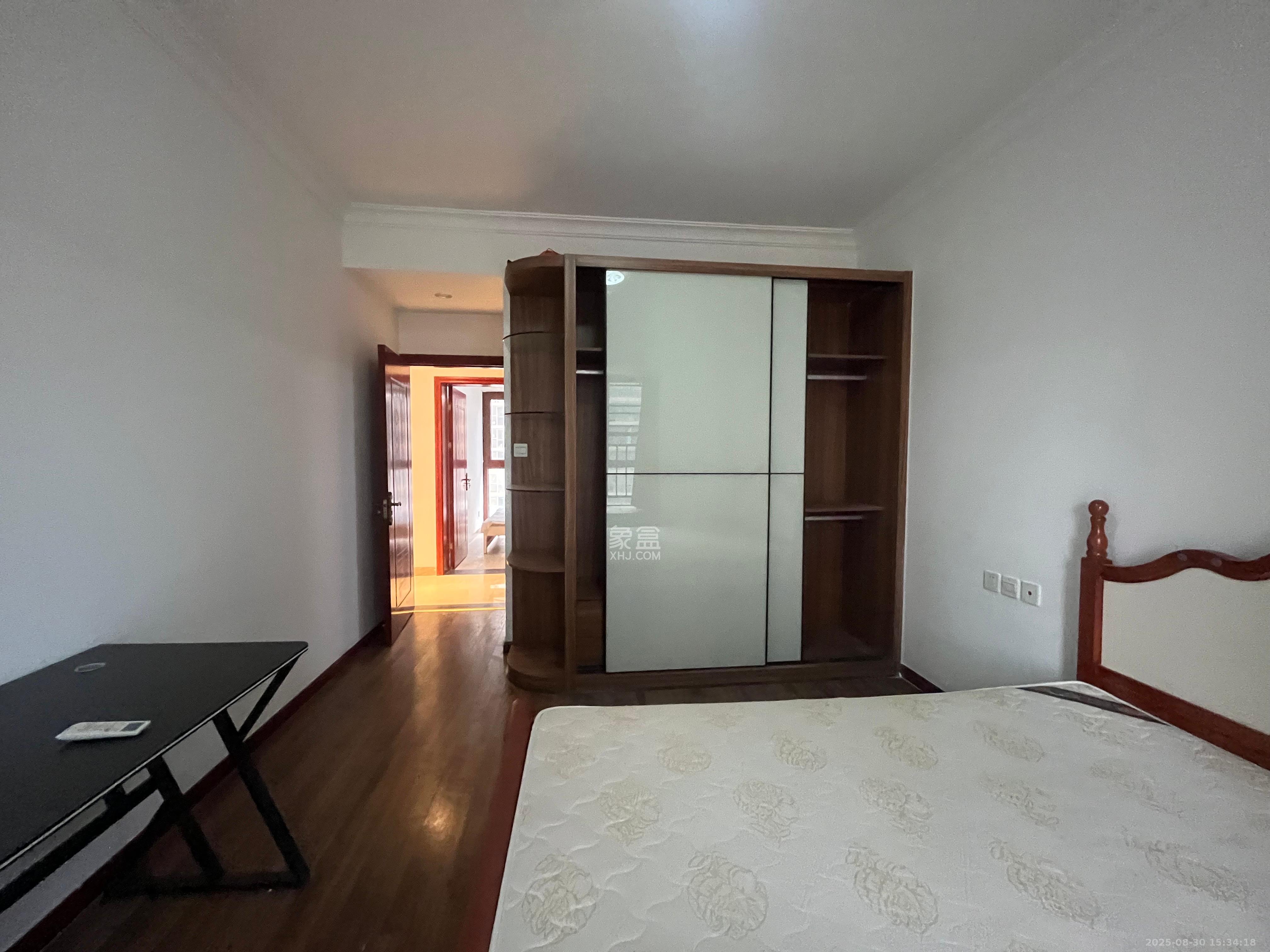 江山帝景哈佛  4室2厅2卫    2500.0元/月 江山帝景哈佛  4室2厅2卫    2500.0元/月室内图