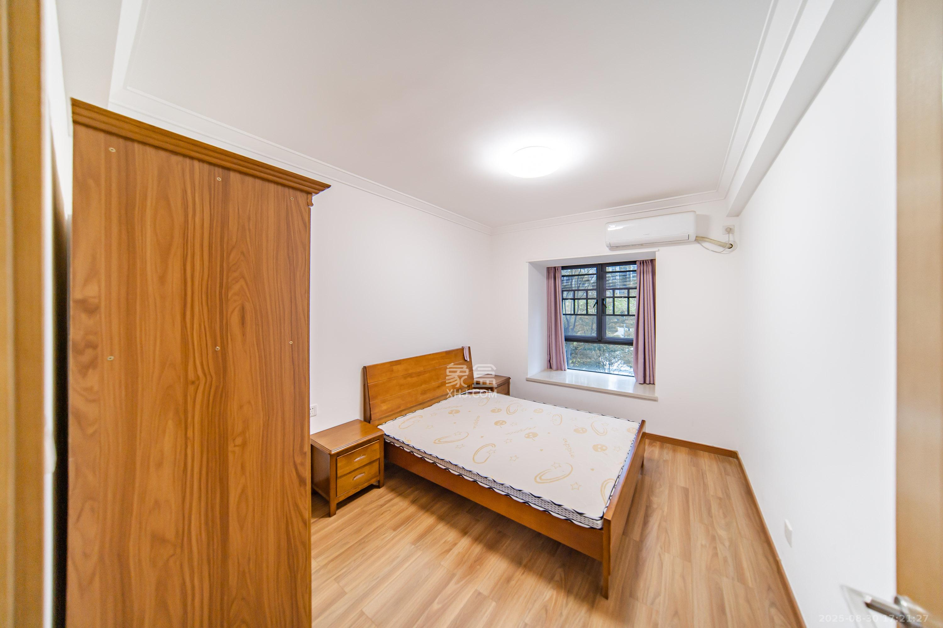 深业鹭栖府  4室2厅2卫    170.0万卧室