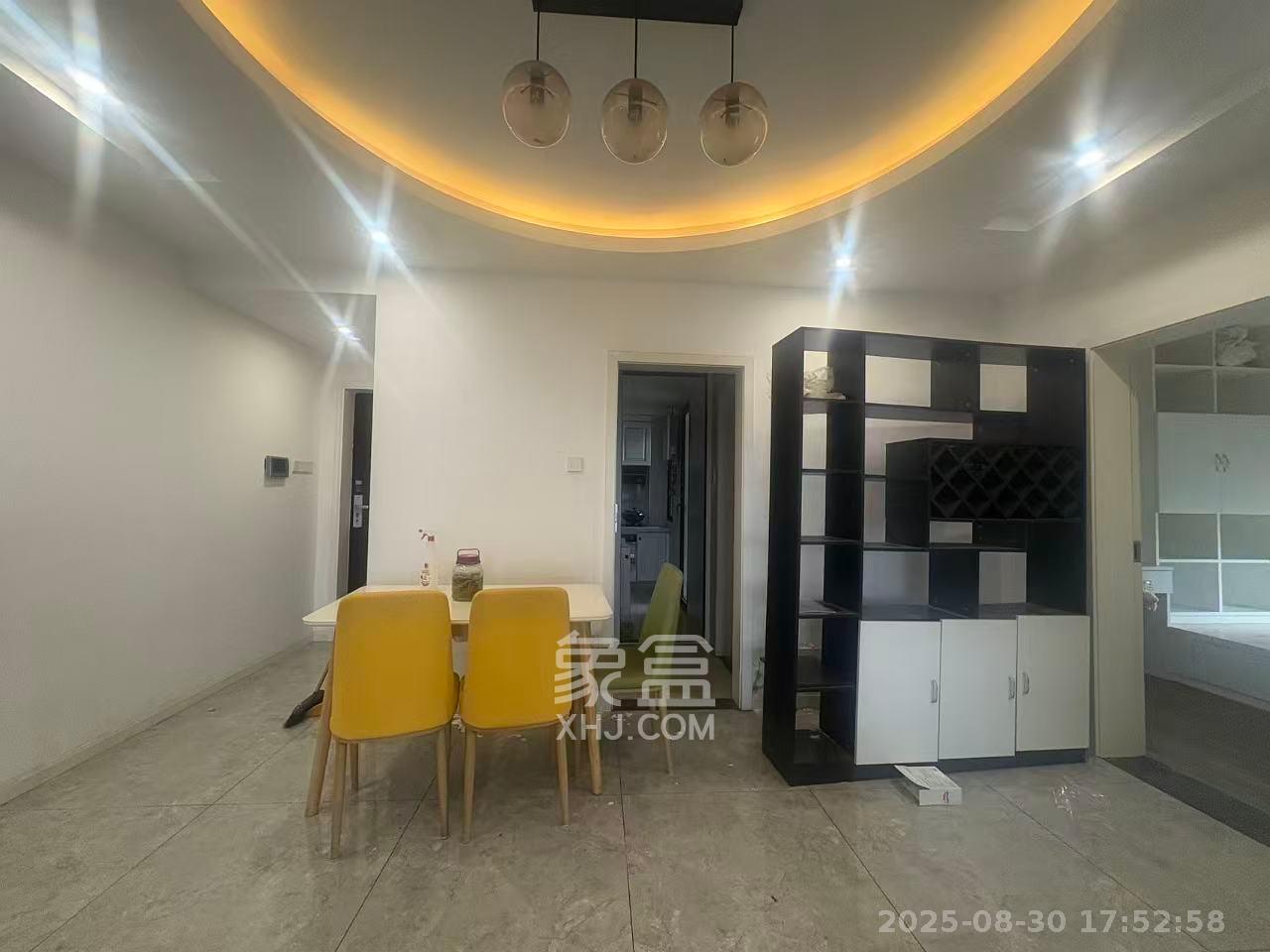 星湖湾一期高层  3室2厅1卫    2300.0元/月 星湖湾一期高层  3室2厅1卫    2300.0元/月室内图