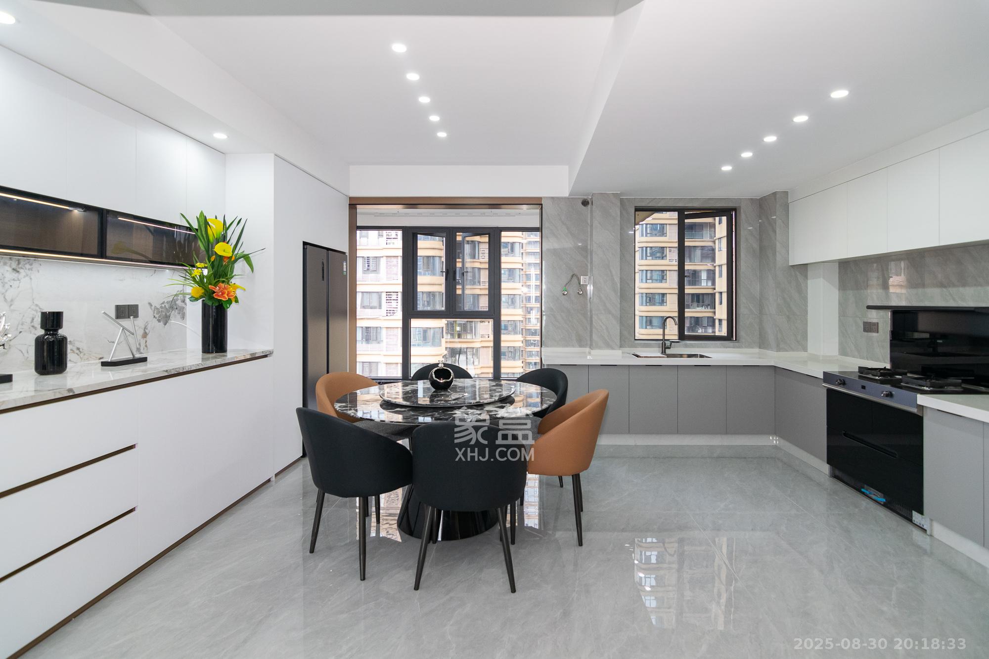 三润城（三润星城）  4室2厅2卫    129.8万客厅