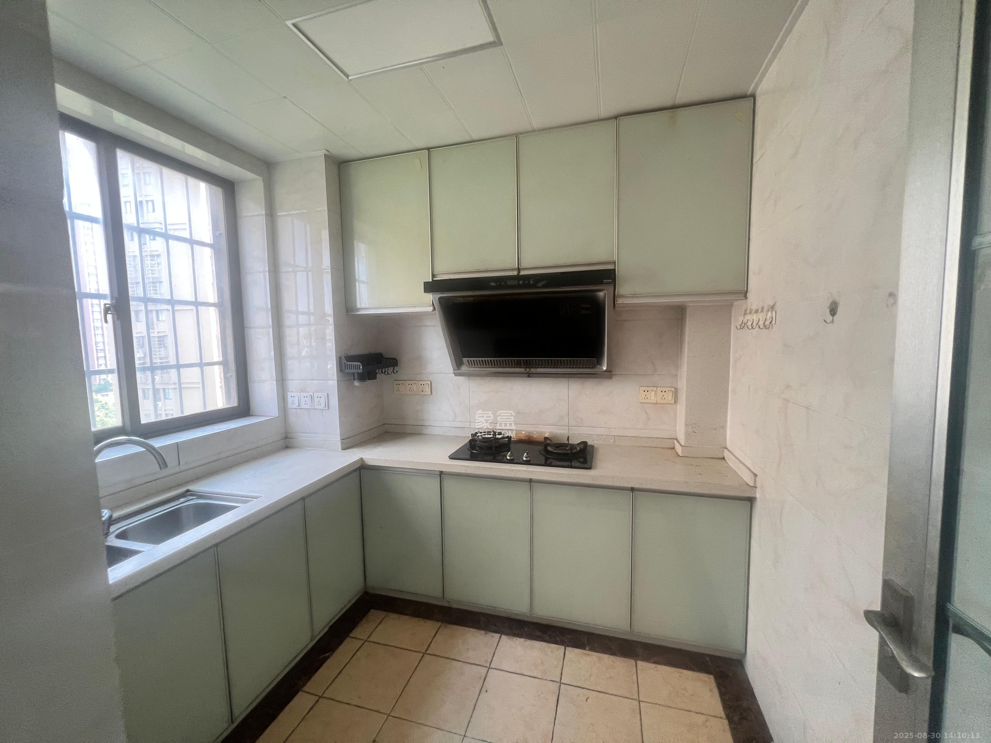 优山美地  3室2厅2卫    2200.0元/月室内图