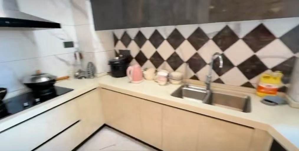 悦江山 4室2厅2卫 120.0万 悦江山 4室2厅2卫 120.0万客厅