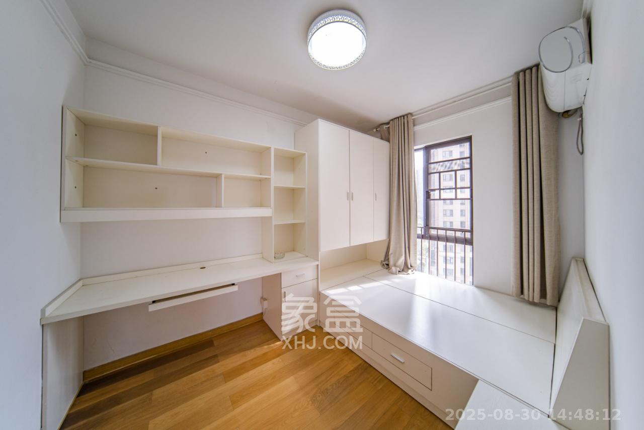 中海国际三期  3室2厅2卫    2400.0元/月 中海国际三期  3室2厅2卫    2400.0元/月室内图