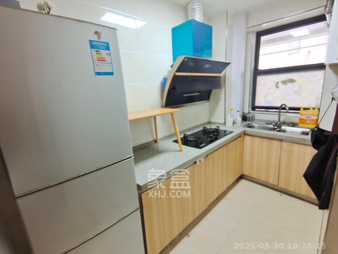 阳光100二期  1室1厅1卫    1550.0元/月室内图