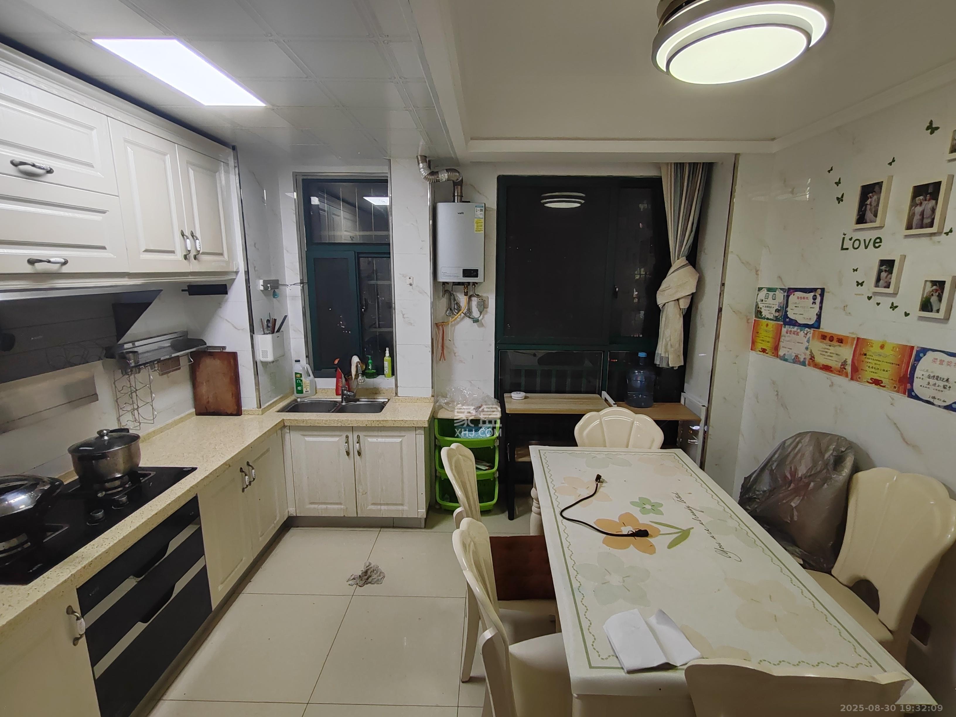 洋湖时代  3室2厅1卫    2500.0元/月 洋湖时代  3室2厅1卫    2500.0元/月