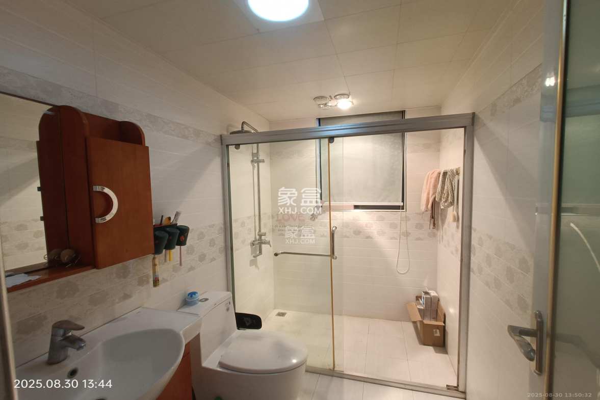 锦湘国际星城三期(锦绣苑) 3室2厅2卫 3100.0元/月 锦湘国际星城三期(锦绣苑) 3室2厅2卫 3100.0元/月室内图