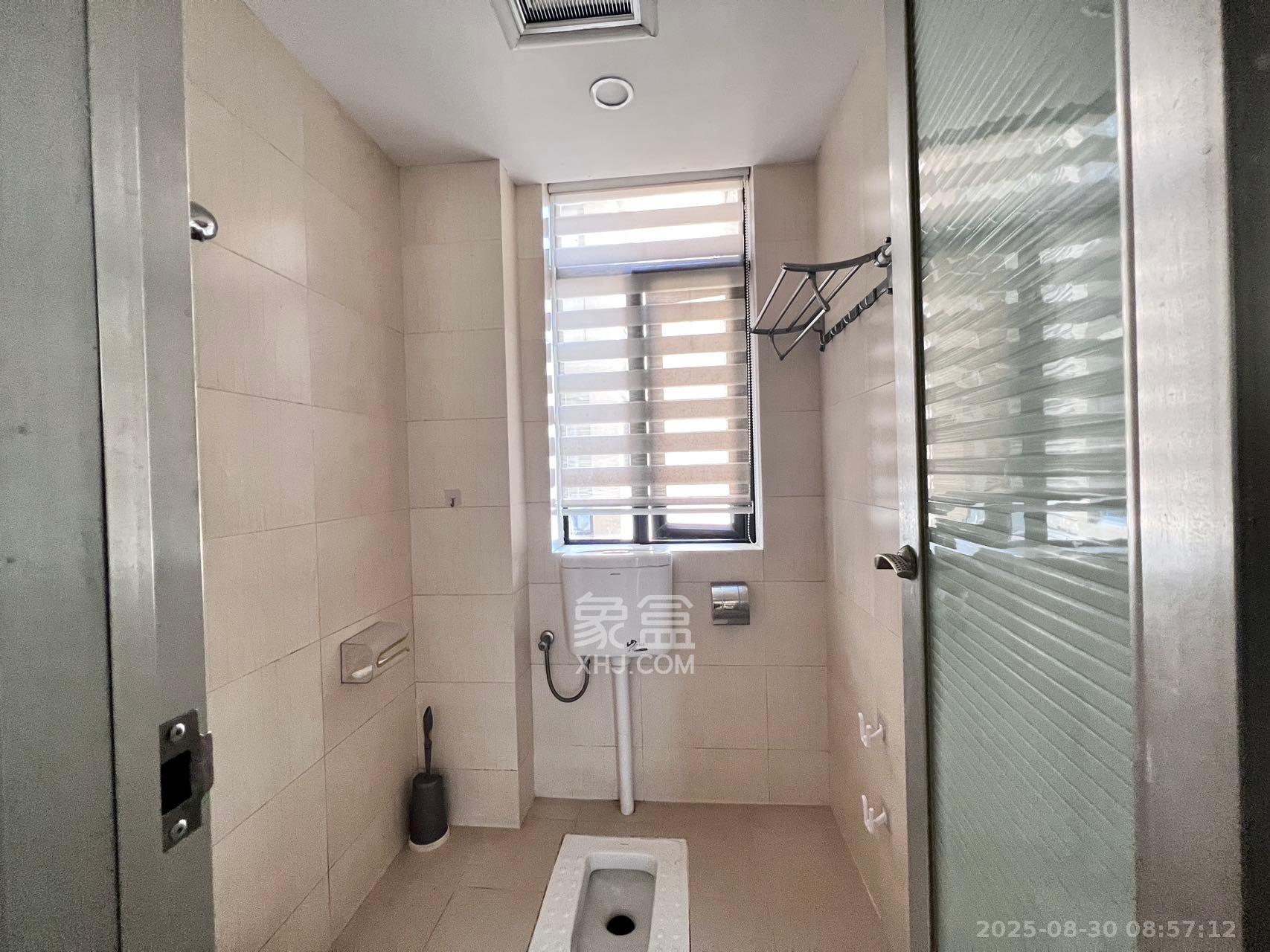 麓谷明珠 1室2厅1卫 2500.0元/月 麓谷明珠 1室2厅1卫 2500.0元/月室内图