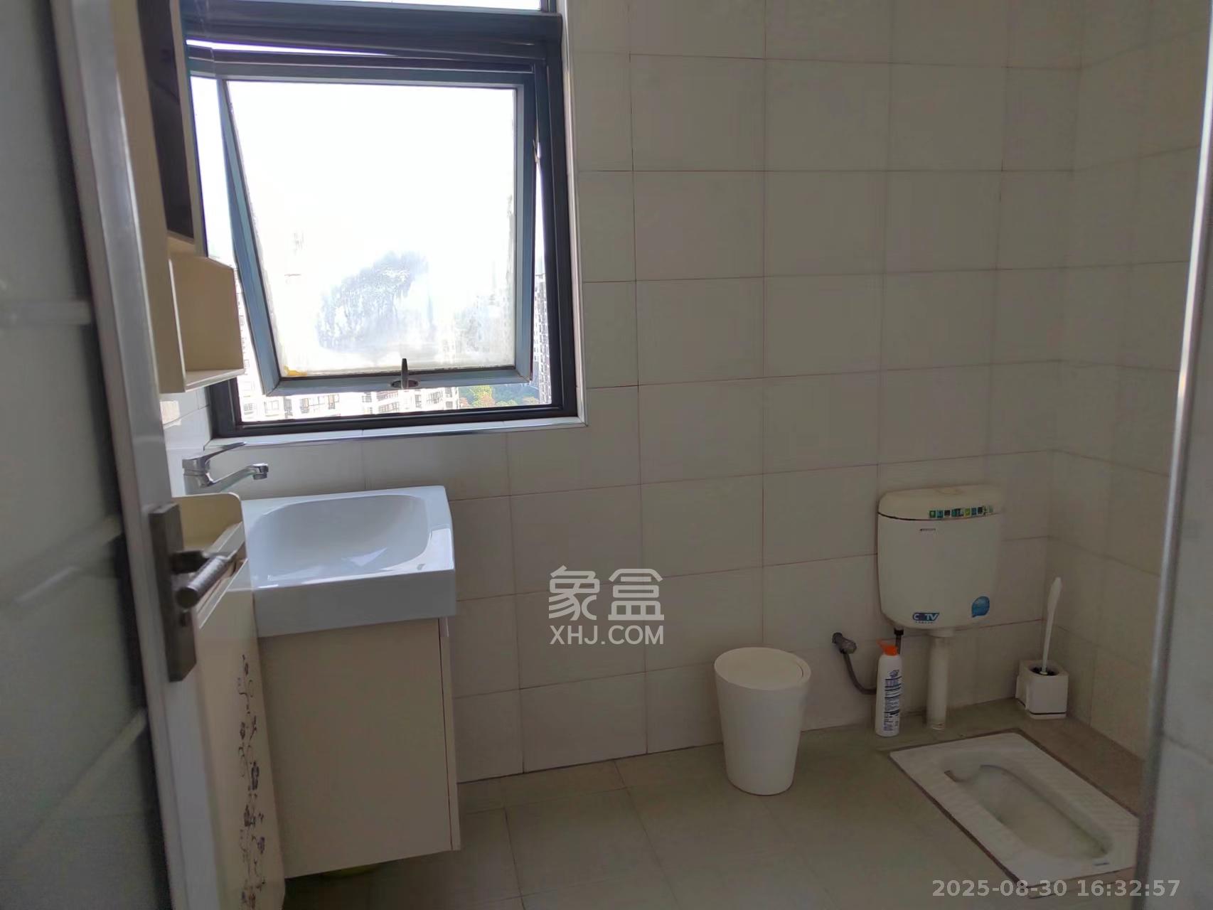 标志浪漫满屋（枫景公寓）  1室1厅1卫   2100.00元/月室内图