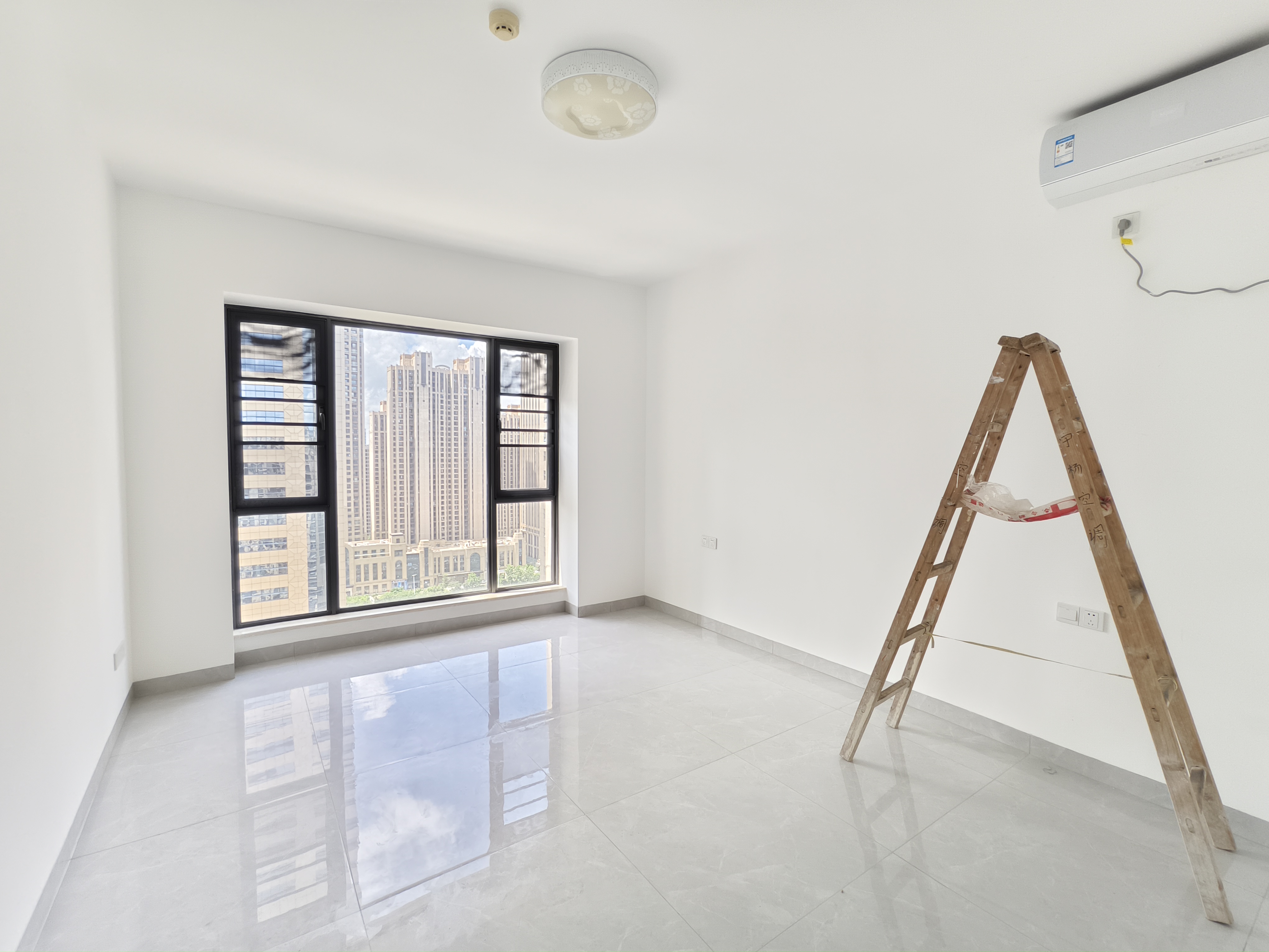 海航豪庭北苑  3室2厅2卫    4500.0元/月室内图