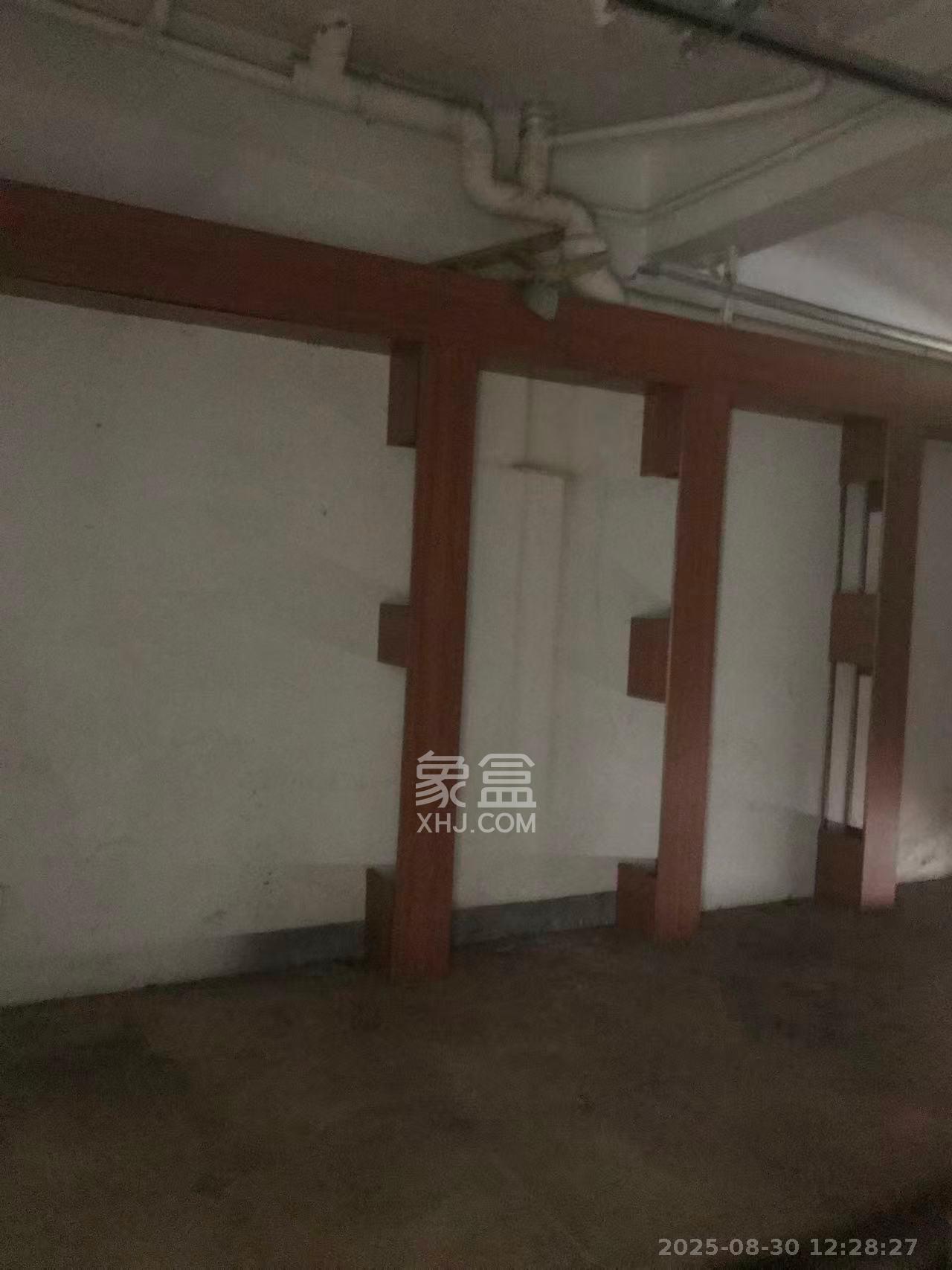 静园山庄  6室3厅2卫    2500.0元/月 静园山庄  6室3厅2卫    2500.0元/月室内图