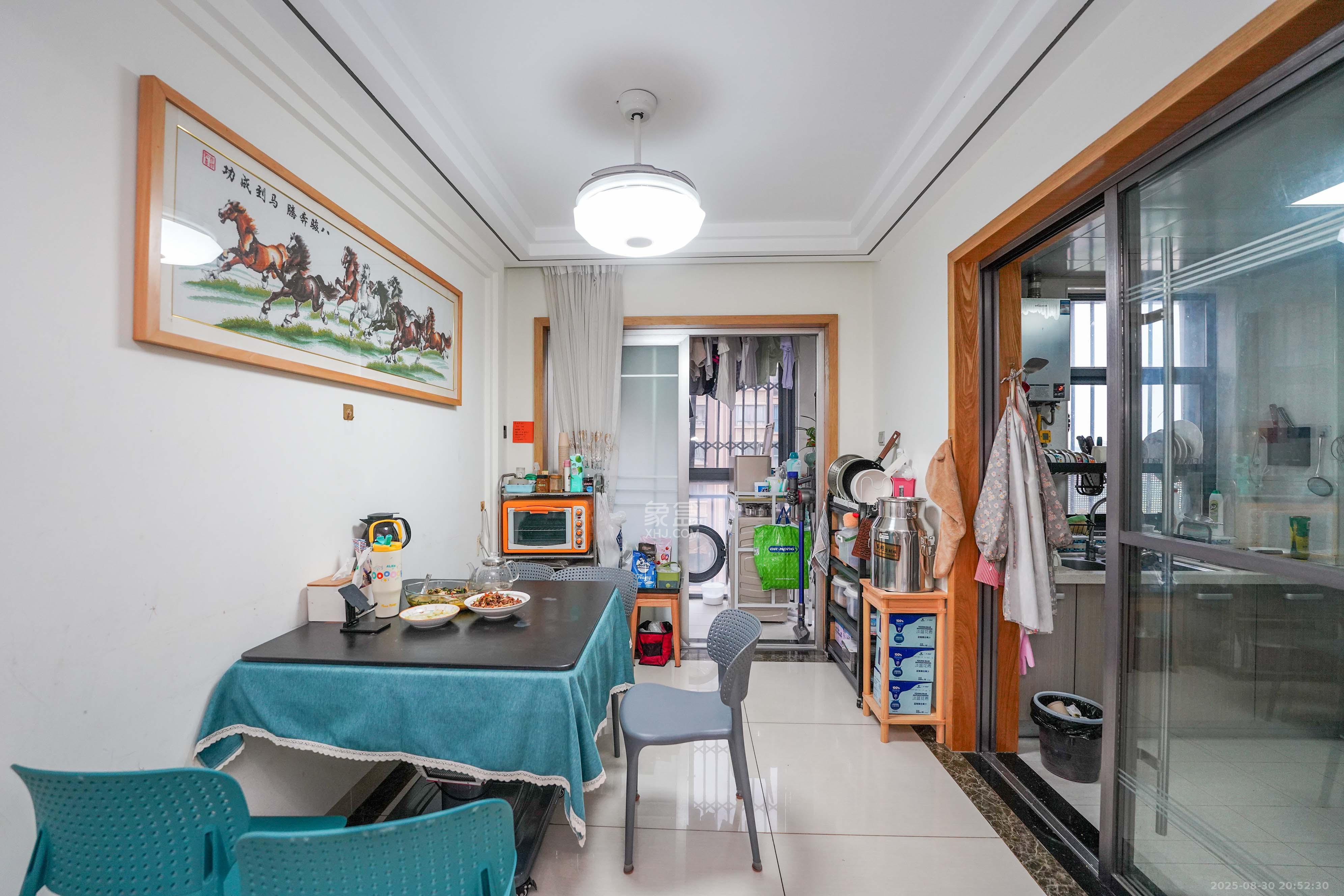 五矿格澜郡 3室2厅2卫 96.0万 五矿格澜郡 3室2厅2卫 96.0万客厅