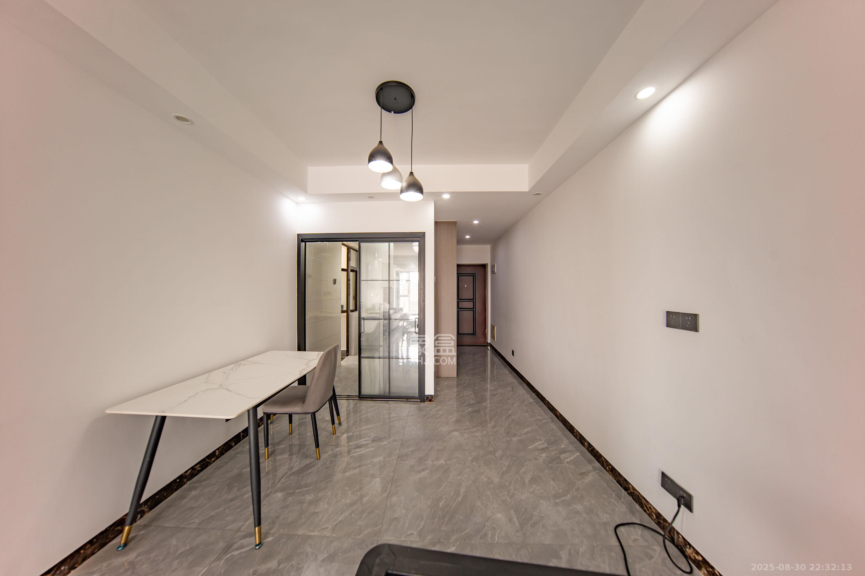 江山帝景雅典  3室2厅1卫    97.0万客厅