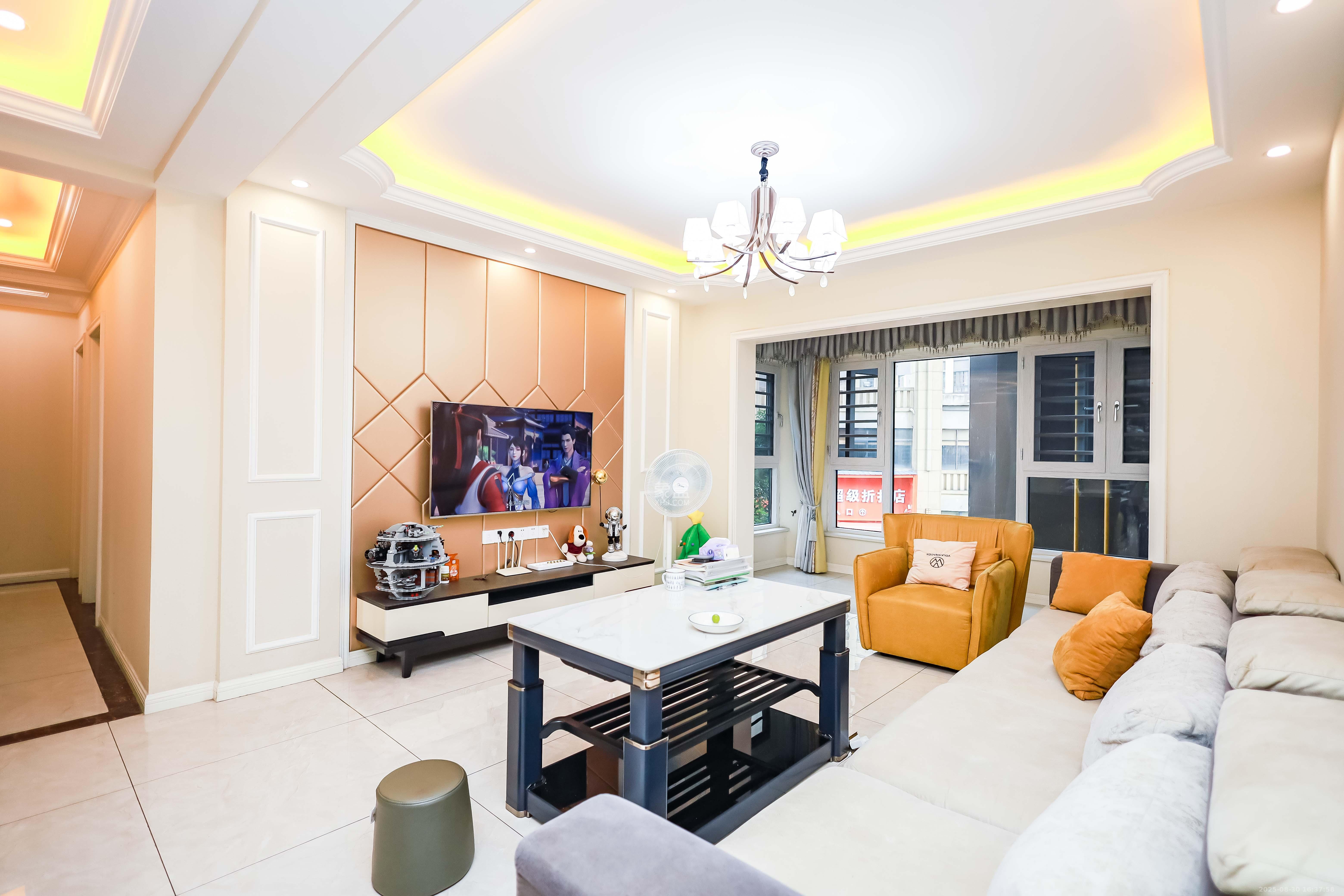 天麓尚层  4室2厅1卫    96.0万 天麓尚层  4室2厅1卫    96.0万客厅