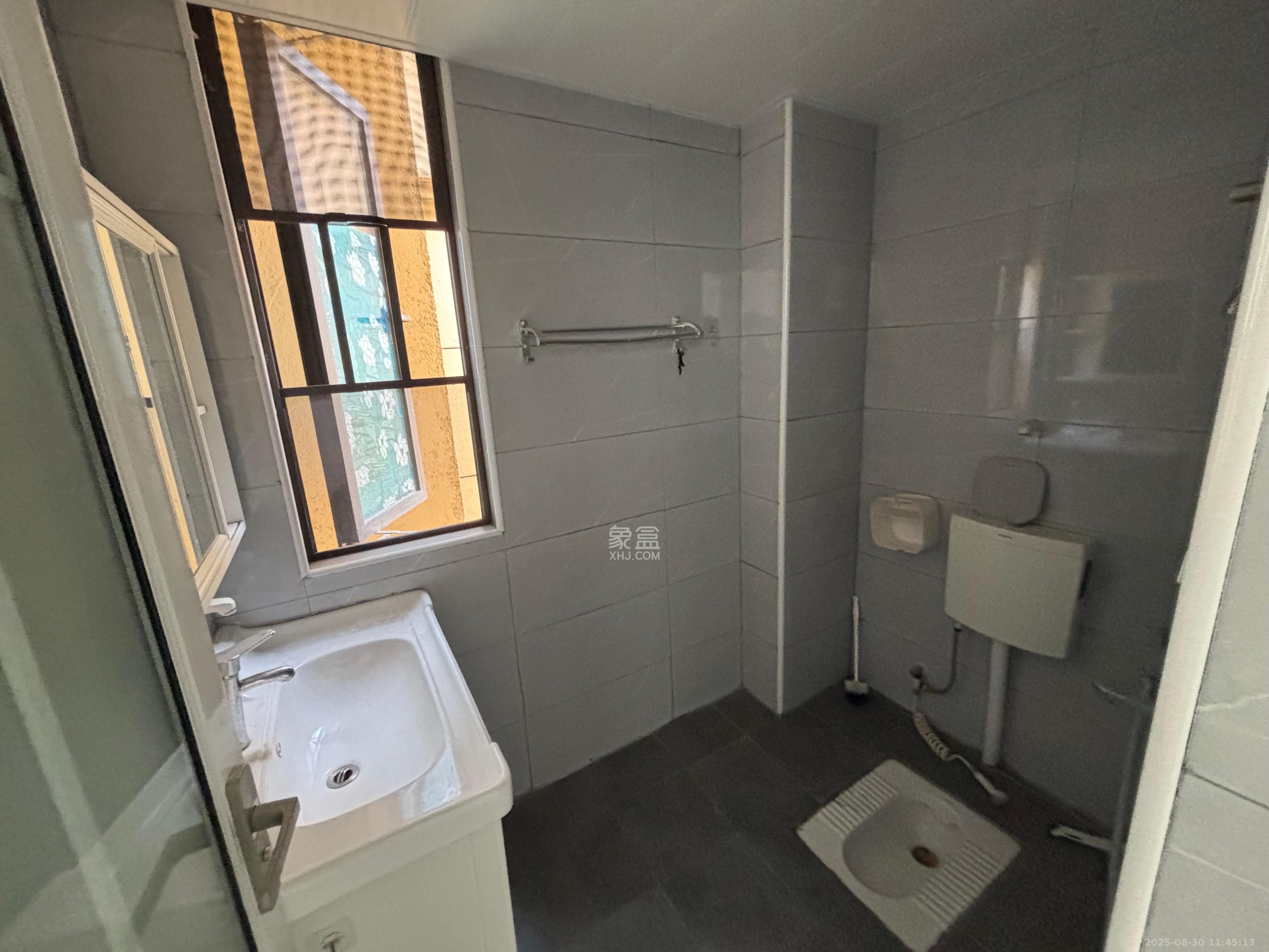 绿地海外滩二期 3室2厅2卫 2300.0元/月 绿地海外滩二期 3室2厅2卫 2300.0元/月室内图